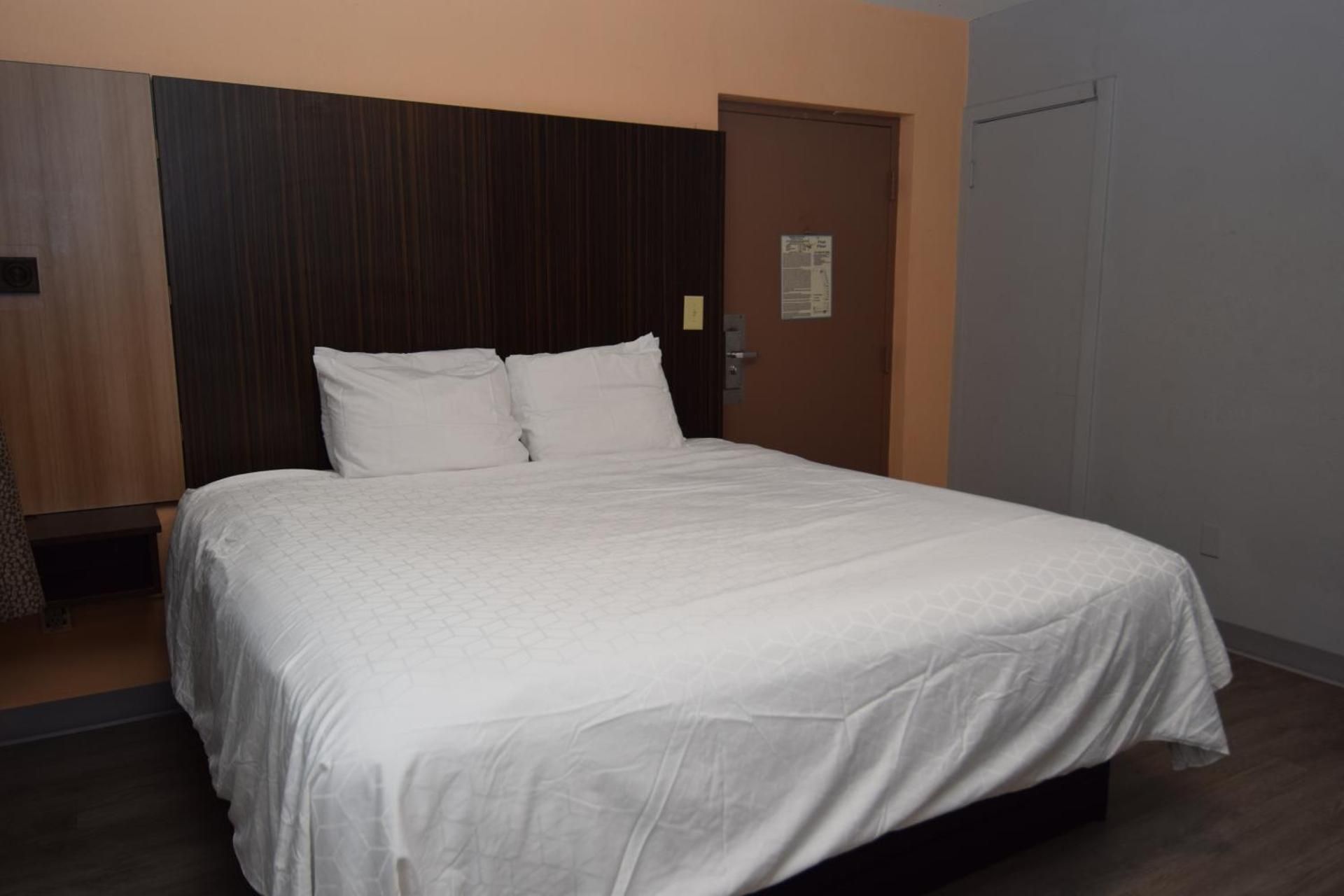 University Manor Inn Single Room 2