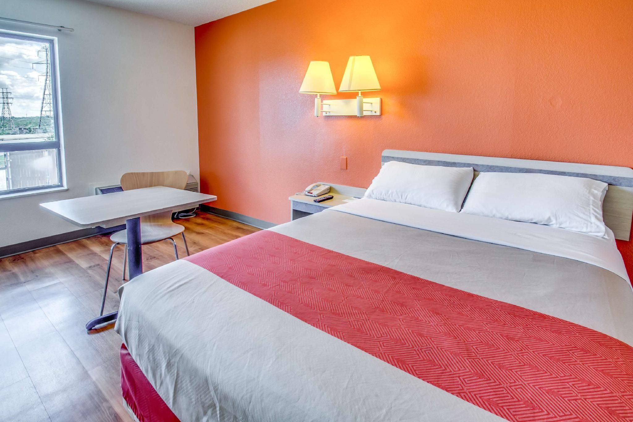 1 Queen Bed | Non-Smoking, Micfridge