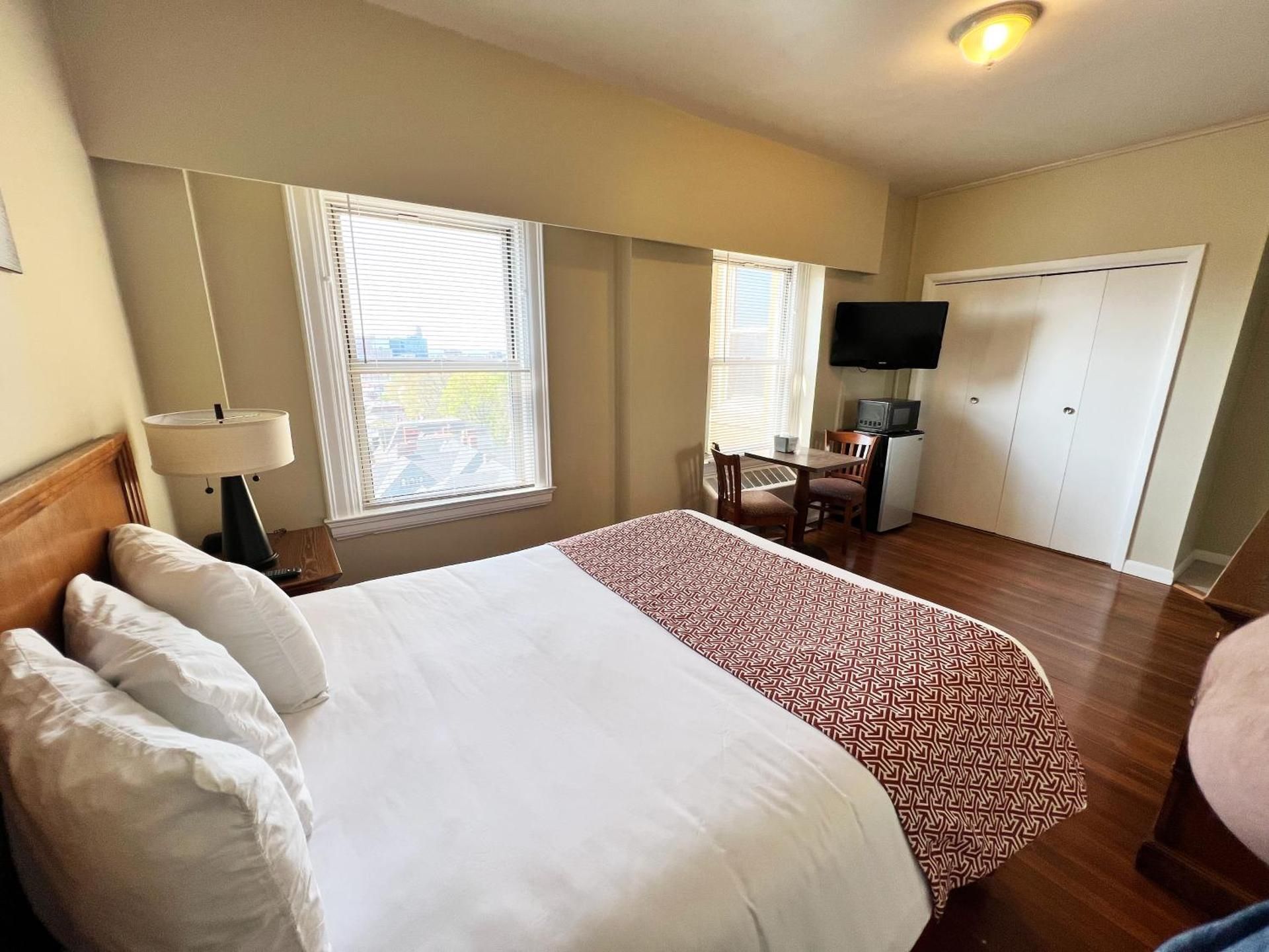 Lenox Hotel and Suites Queen Room 2