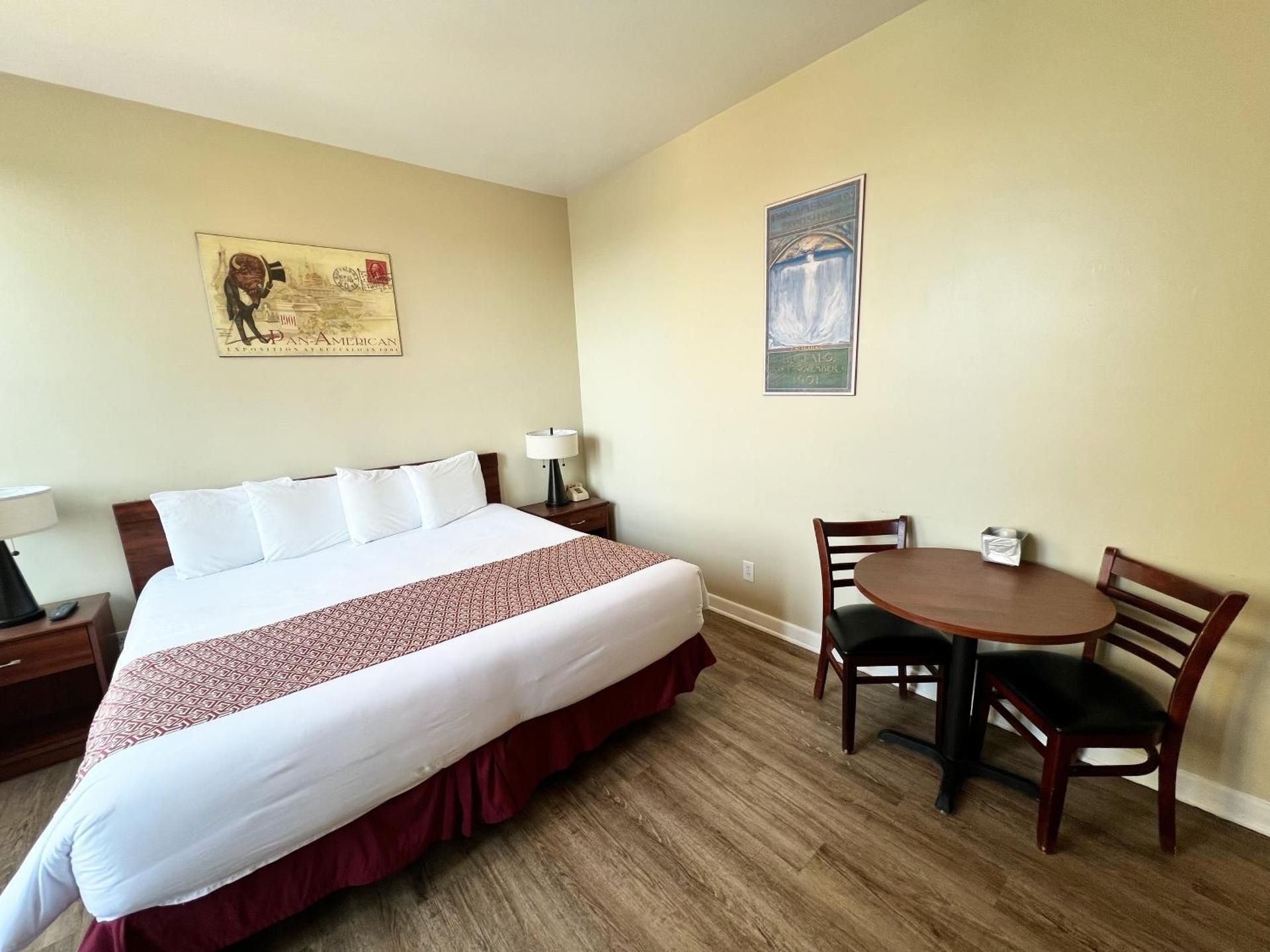 Lenox Hotel and Suites King Room 2