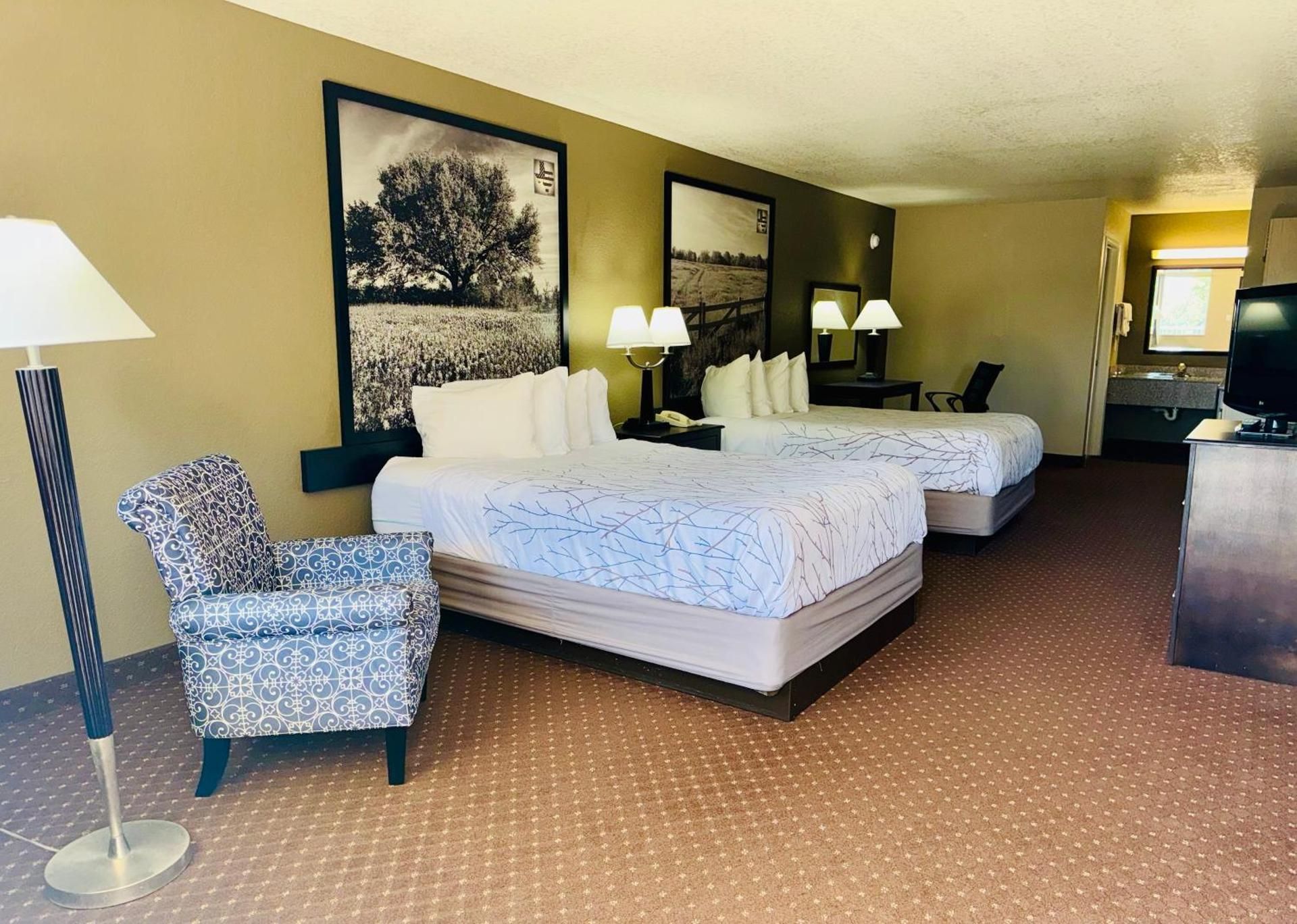 Queen Suite with Two Queen Beds - Smoking