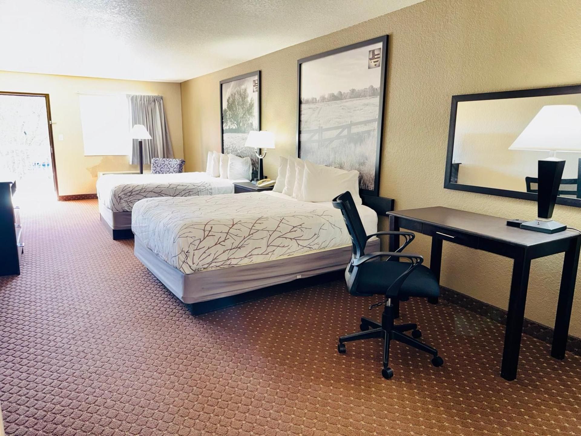 Queen Suite with Two Queen Beds - Smoking