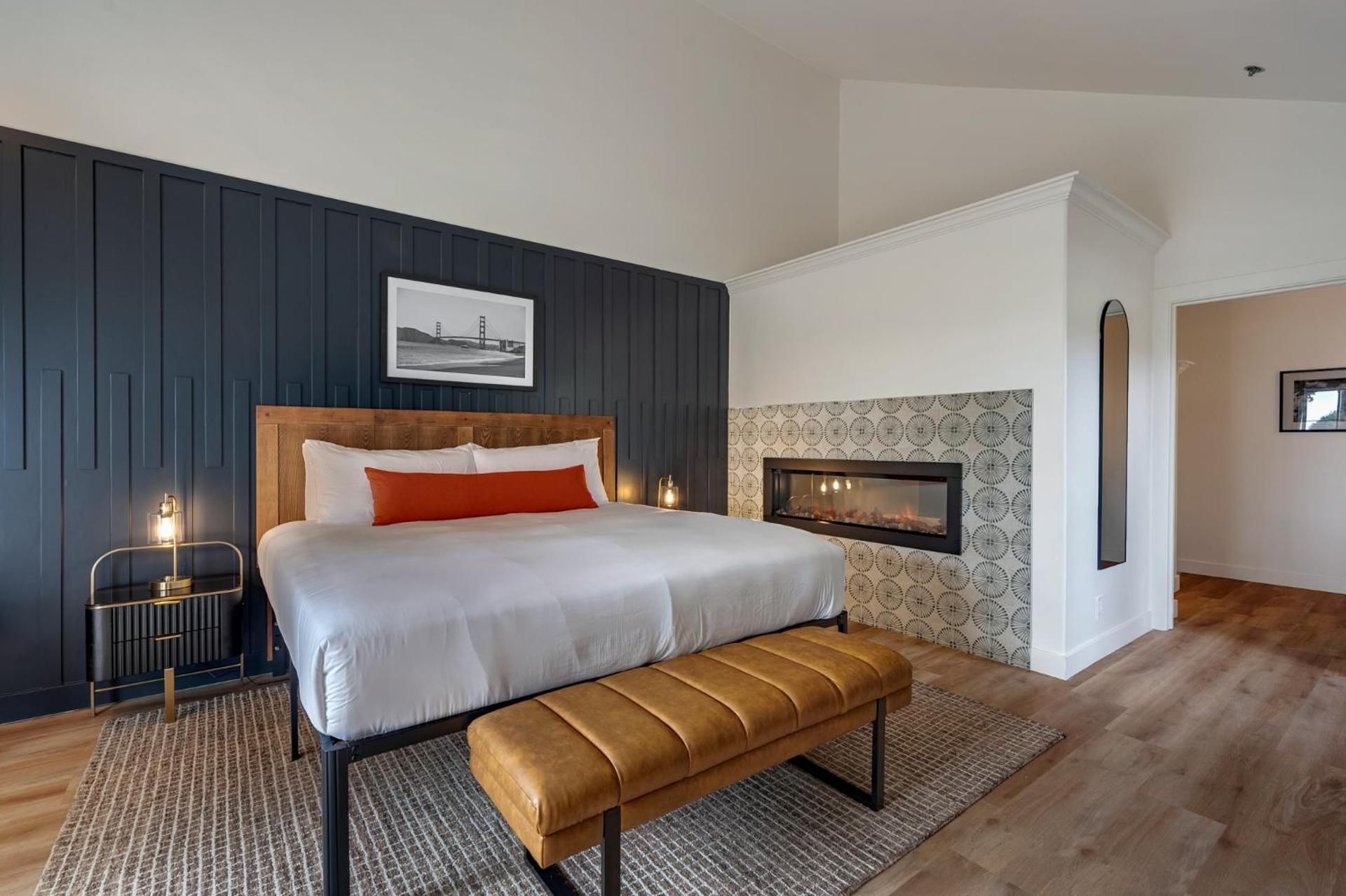 Deluxe Suite with Spa Bath