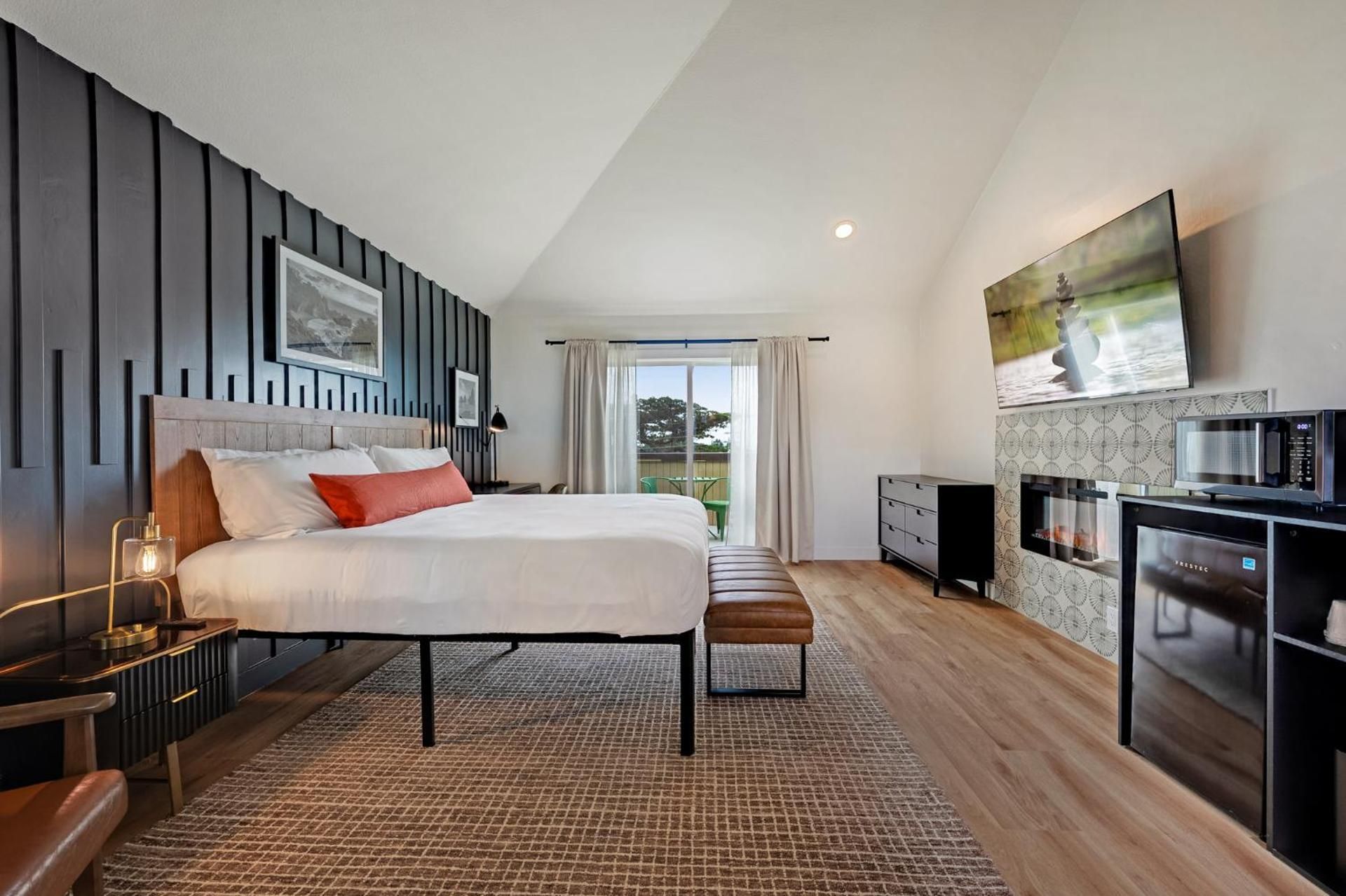 Bodega Coast Inn and Suites Deluxe Room