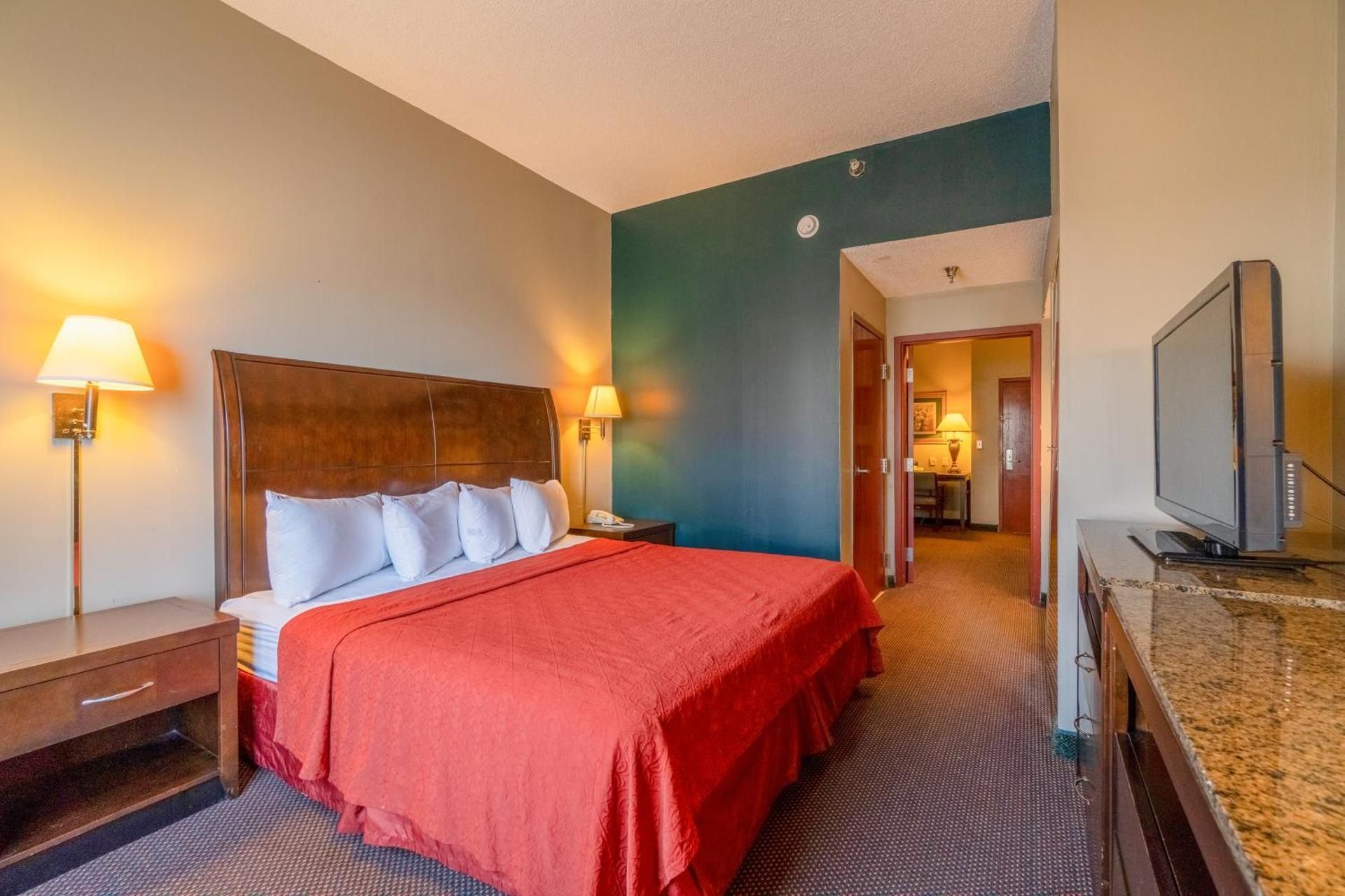 Suite - King Bed Accessible Non Smoking