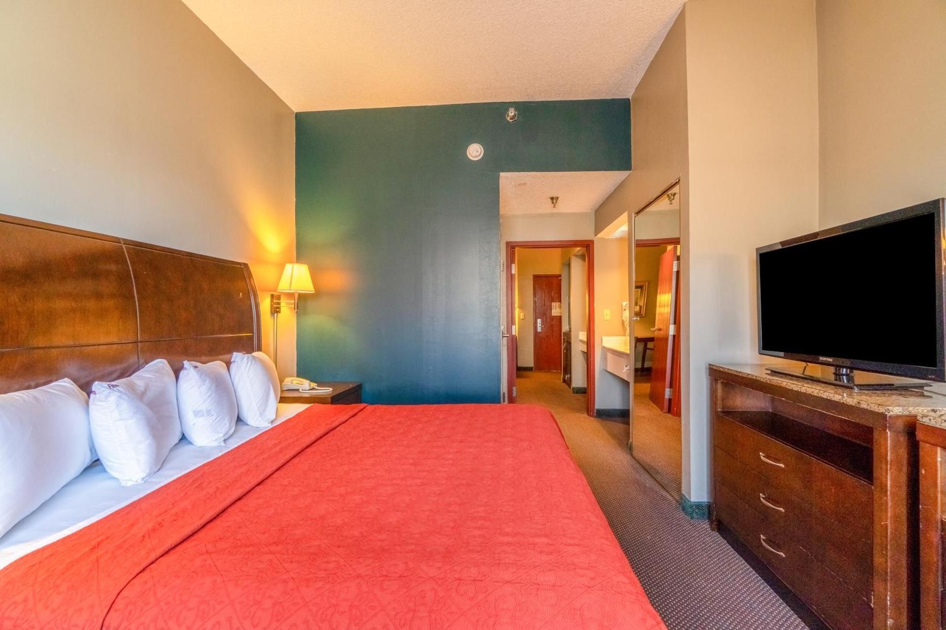 Suite - King Bed Non - Smoking