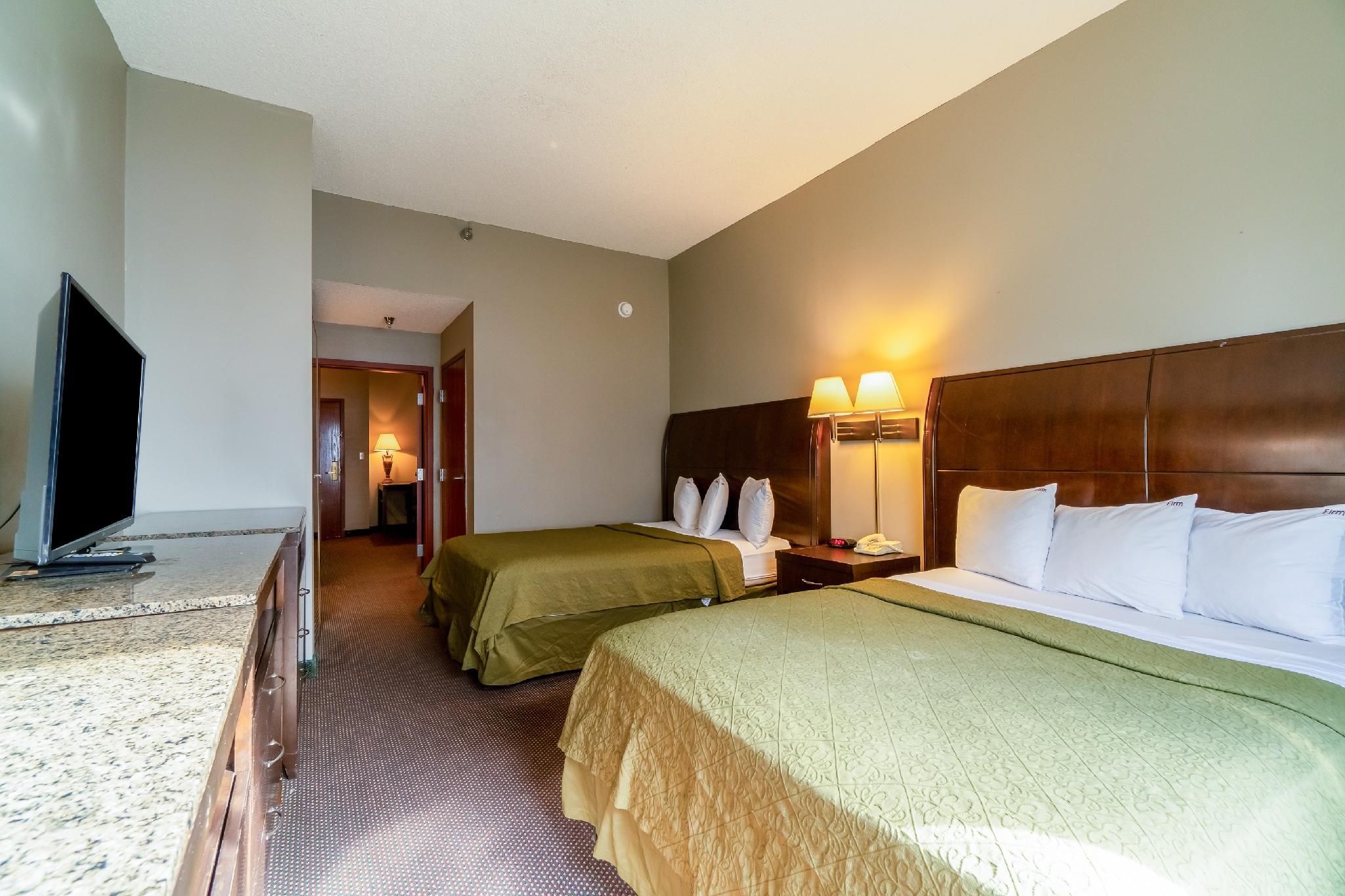 Suite 2 Queen Beds Non-Smoking