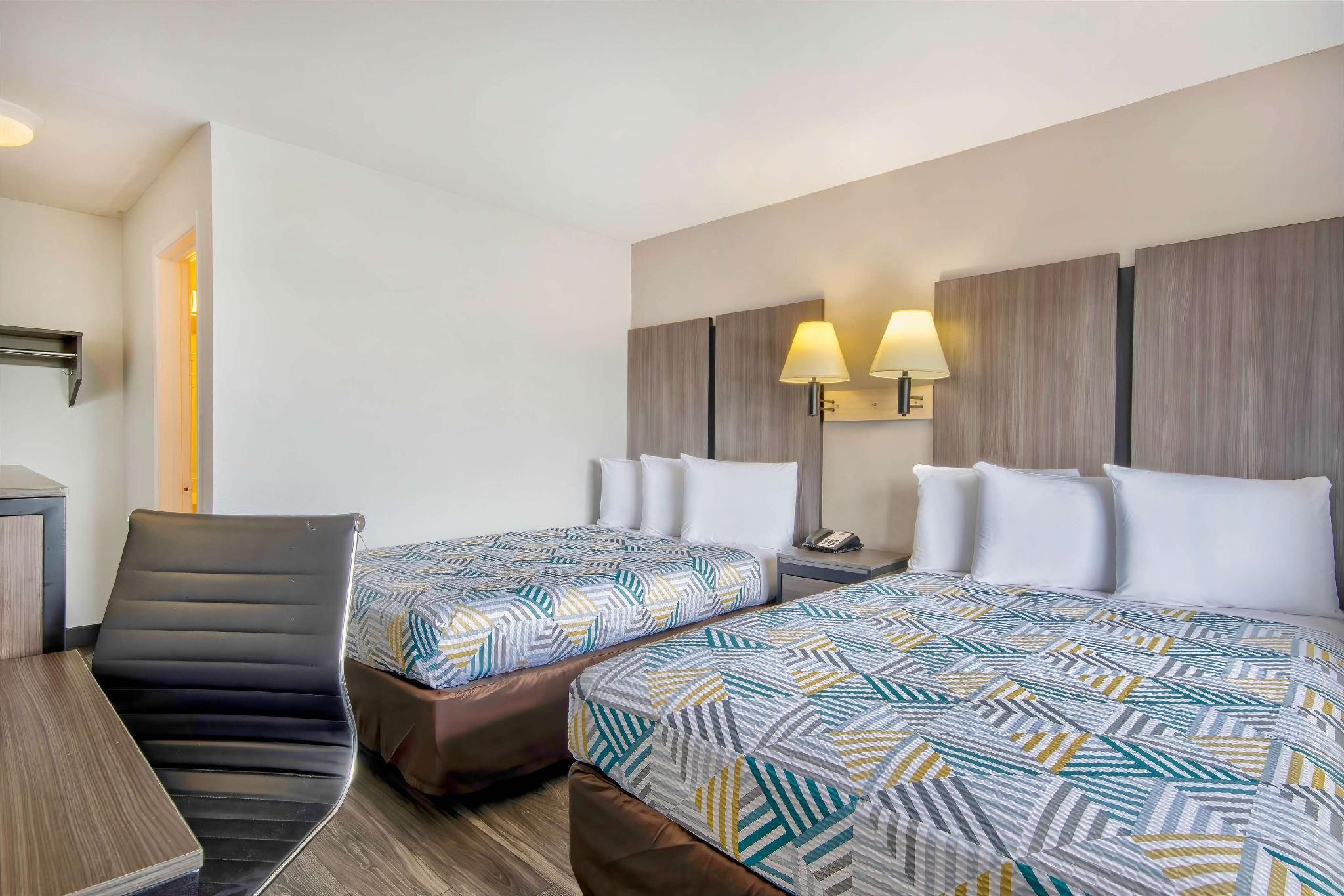 2 Full Beds | Smoking, Micfridge