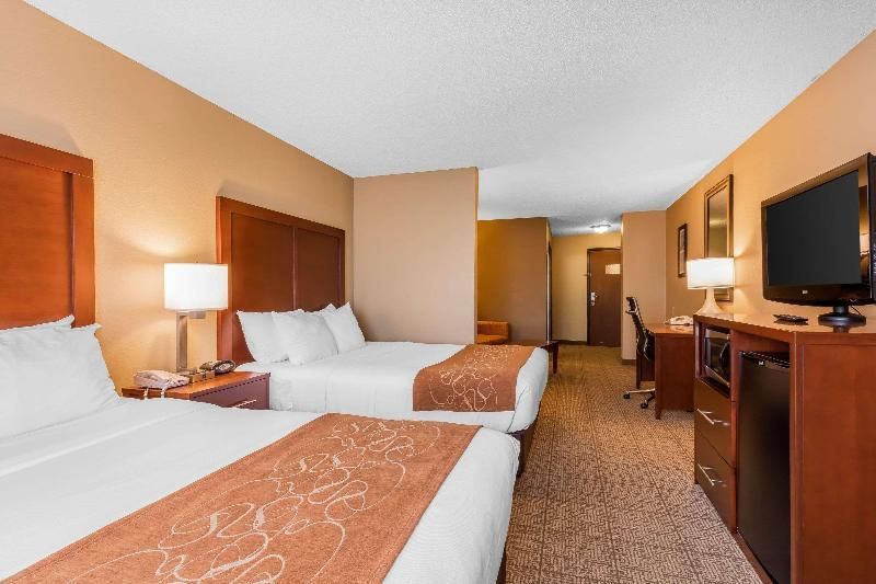 2 Queen Beds, Suite, Nonsmoking
