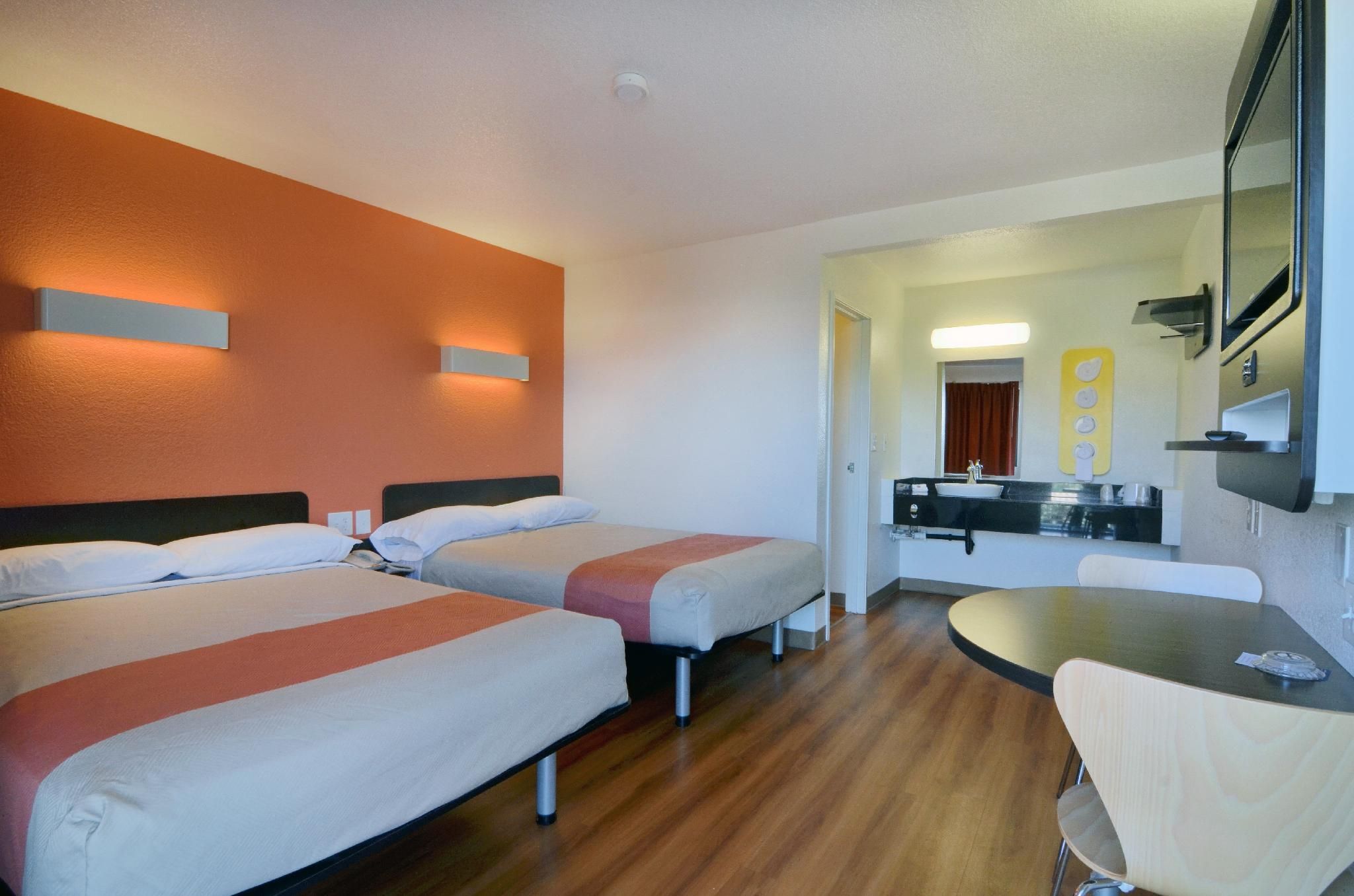 2 Full Beds | Non-Smoking