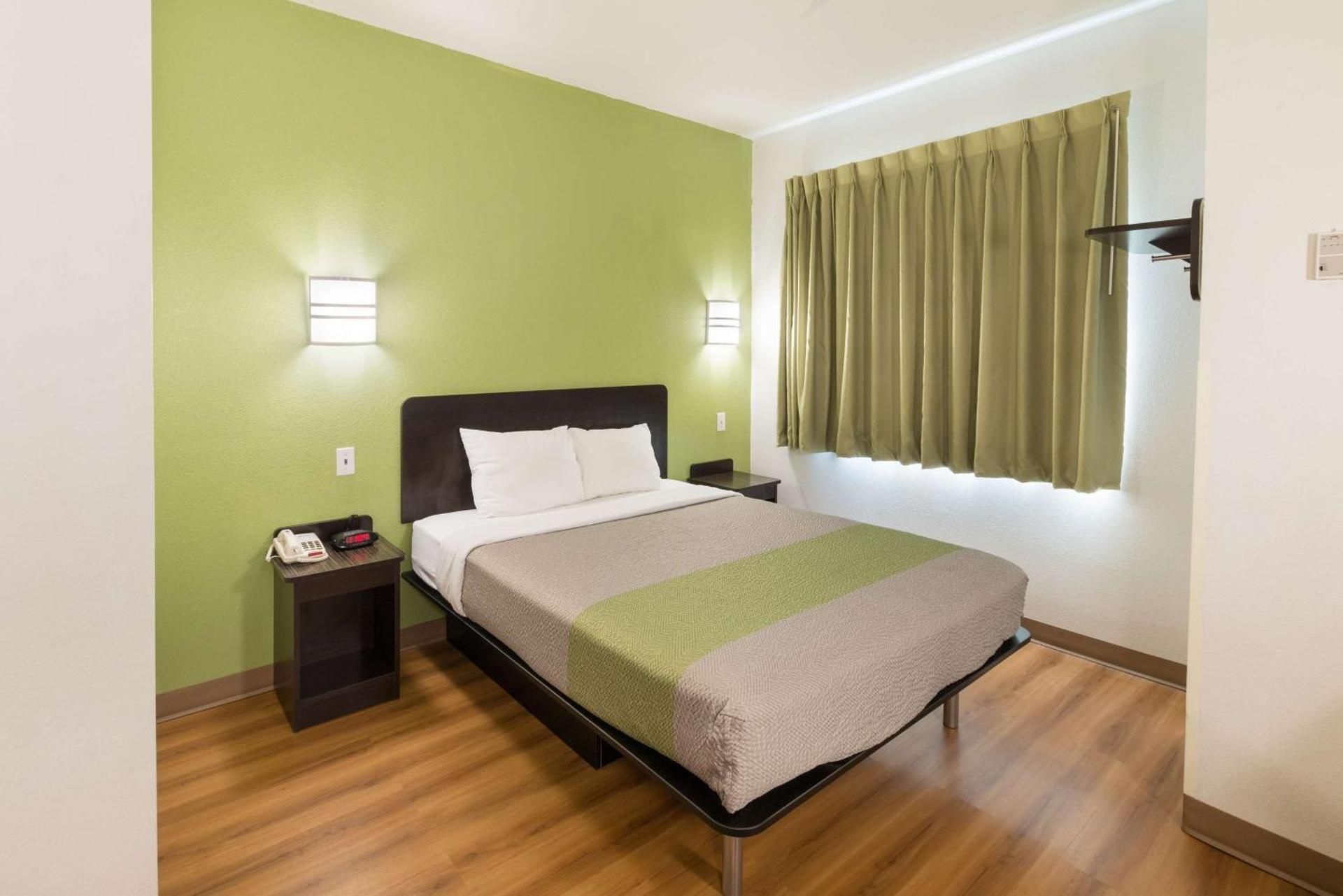 King Room - Non-Smoking