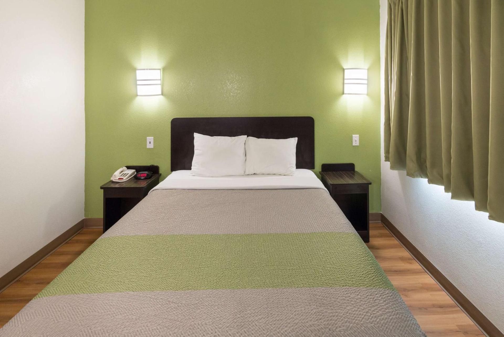 Queen Room - Disability Access - Roll in Shower