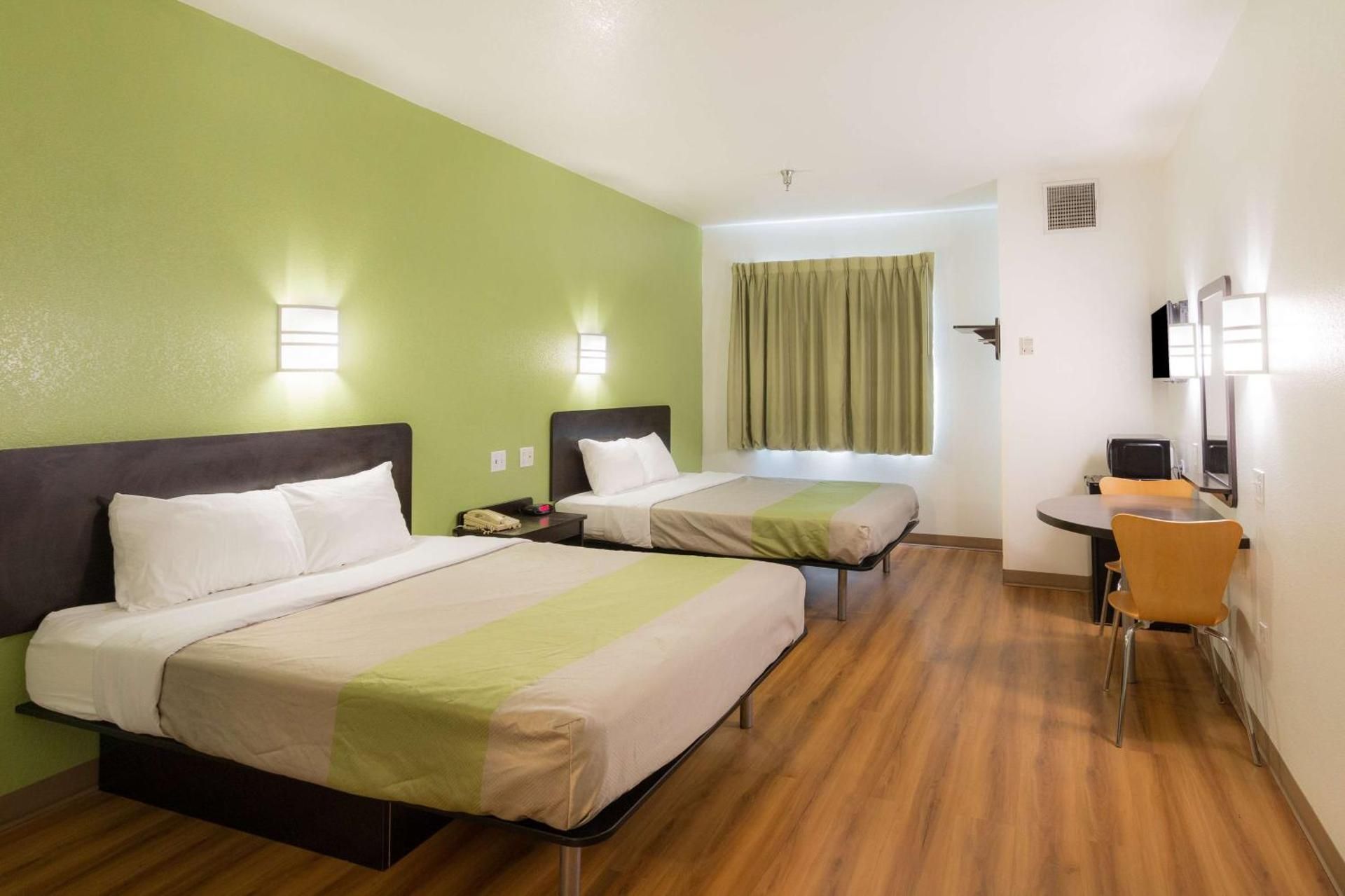 Motel 6 Hillsboro, TX Quadruple Room - Smoking 2