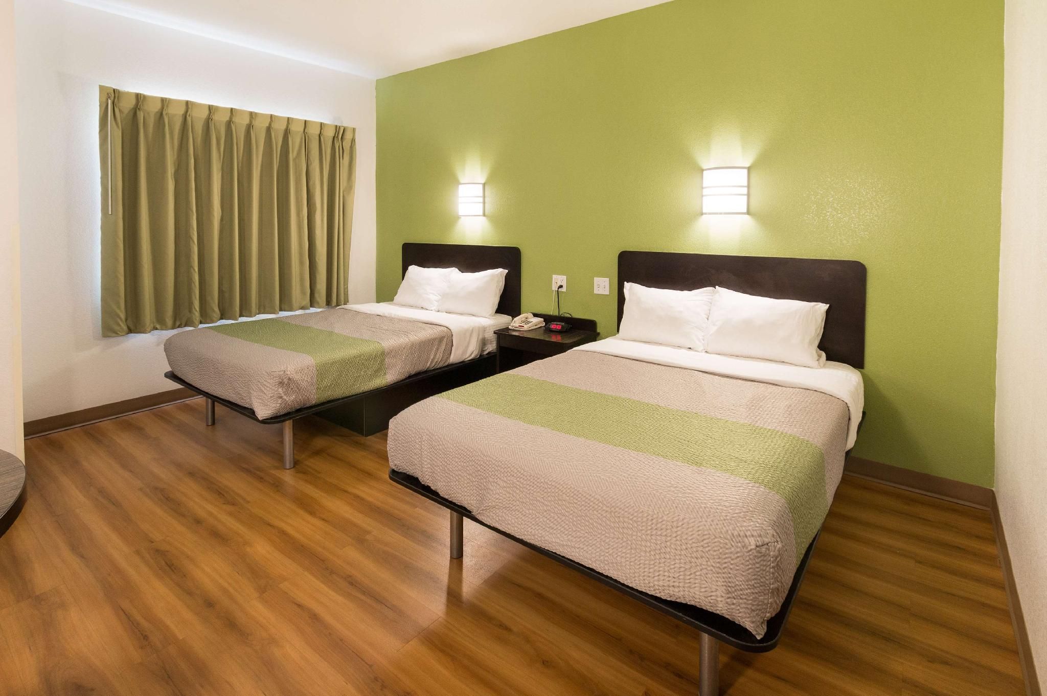 2 Full Beds | Mobility Access RI Shower Nsmk