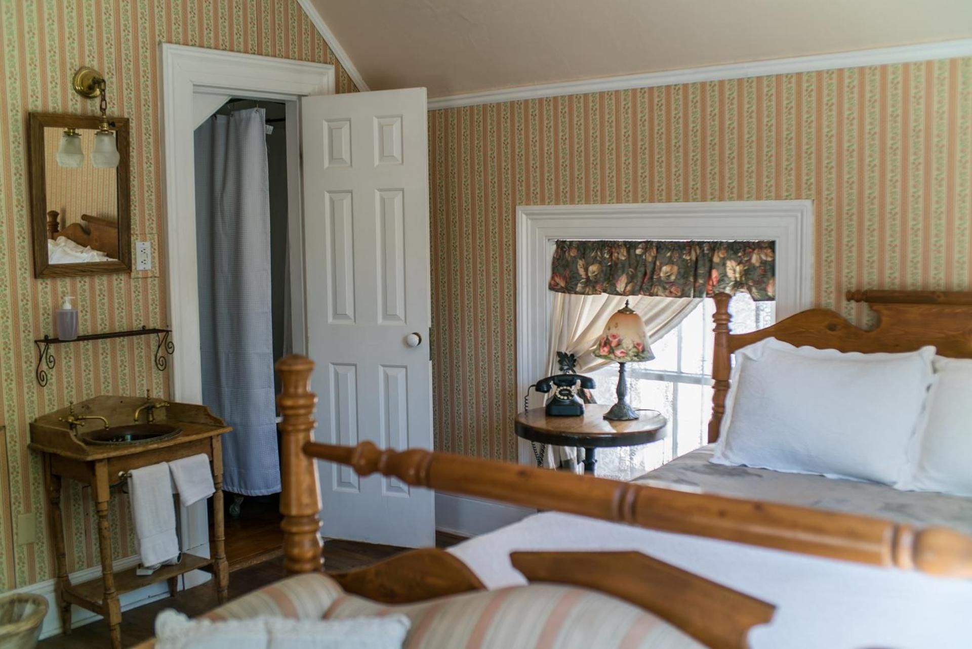 Double Room with Private Bathroom