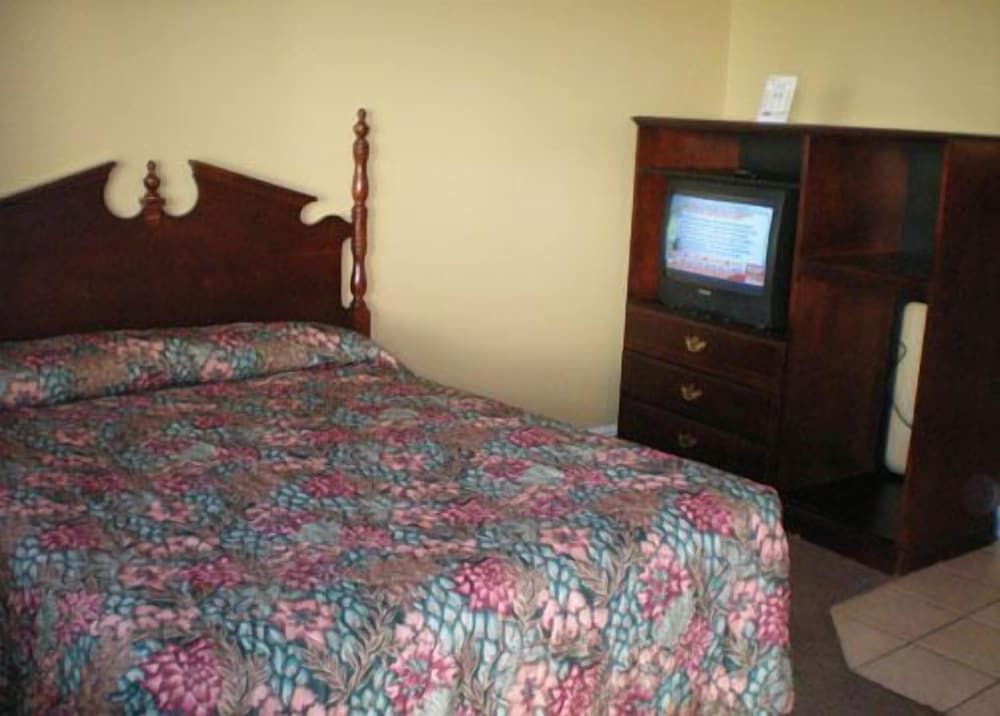 Standard Room, 1 Queen Bed