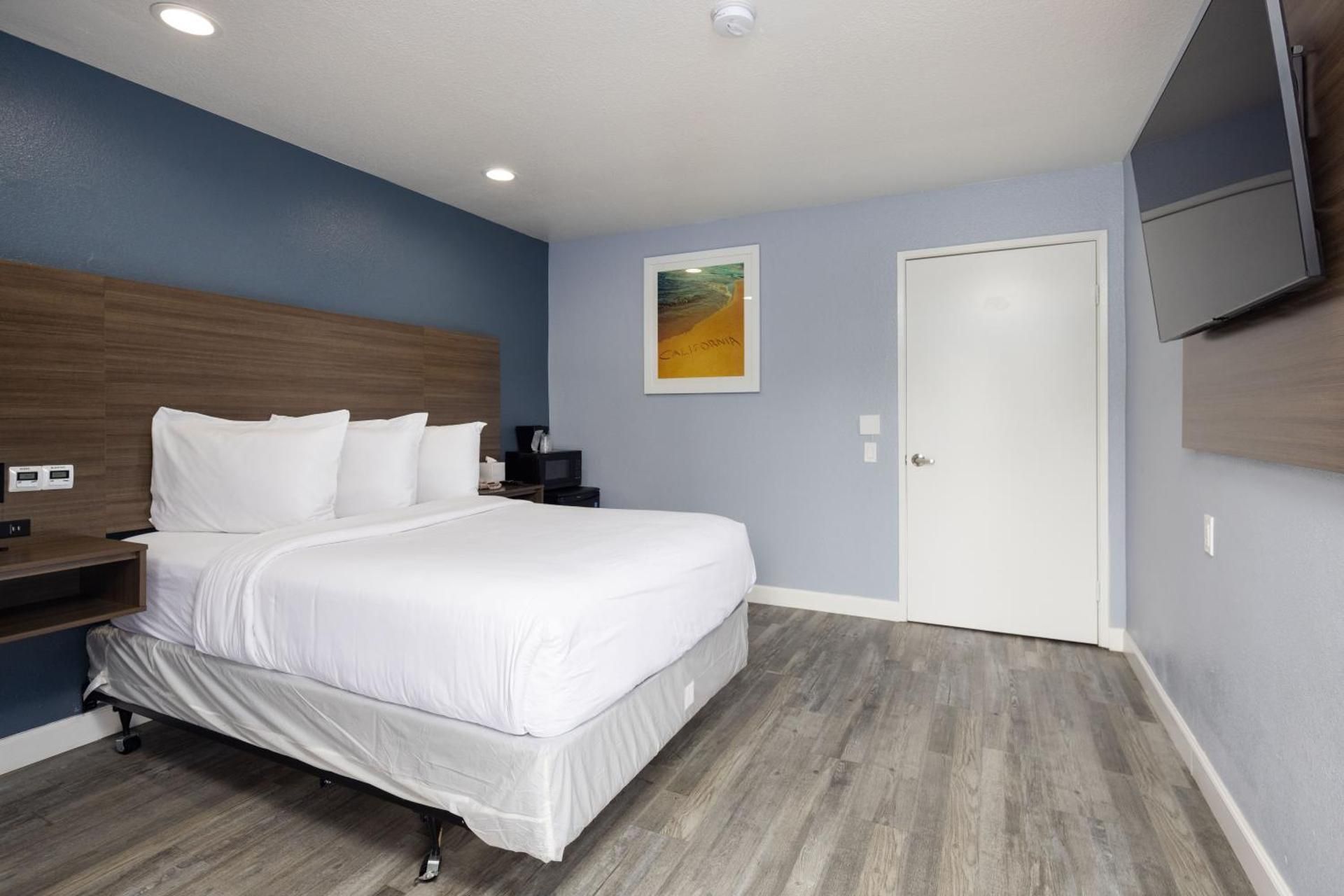 Double Room with Bathtub w/Grab Bars - Mobility Accessible/Non-Smoking