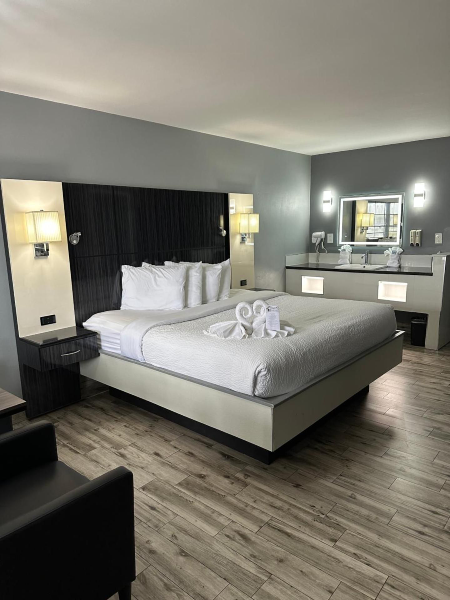 Deluxe King Room