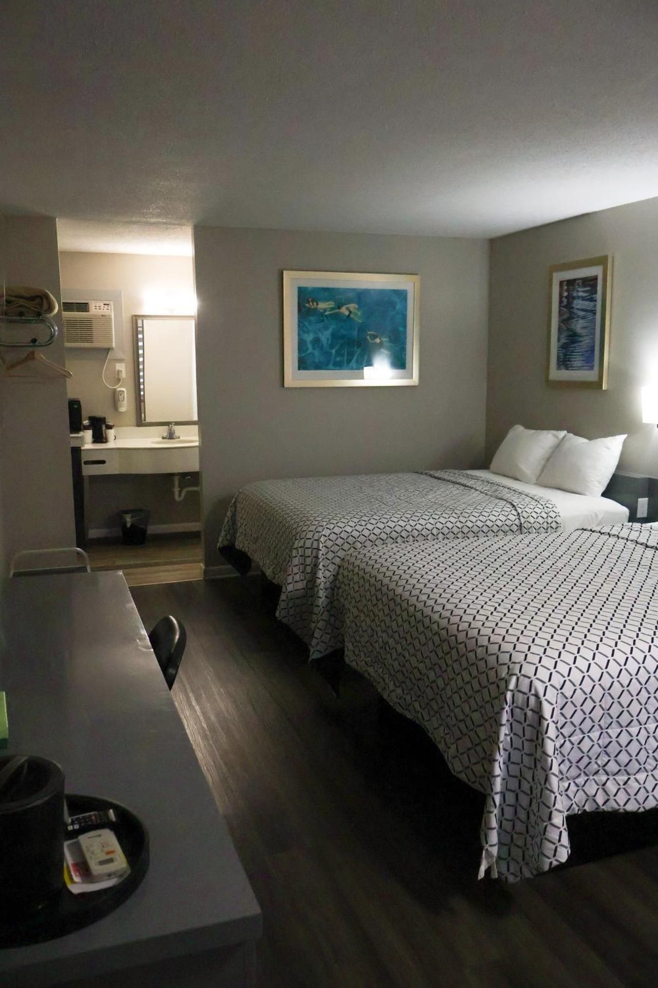 Queen Room- 2 Queen beds
