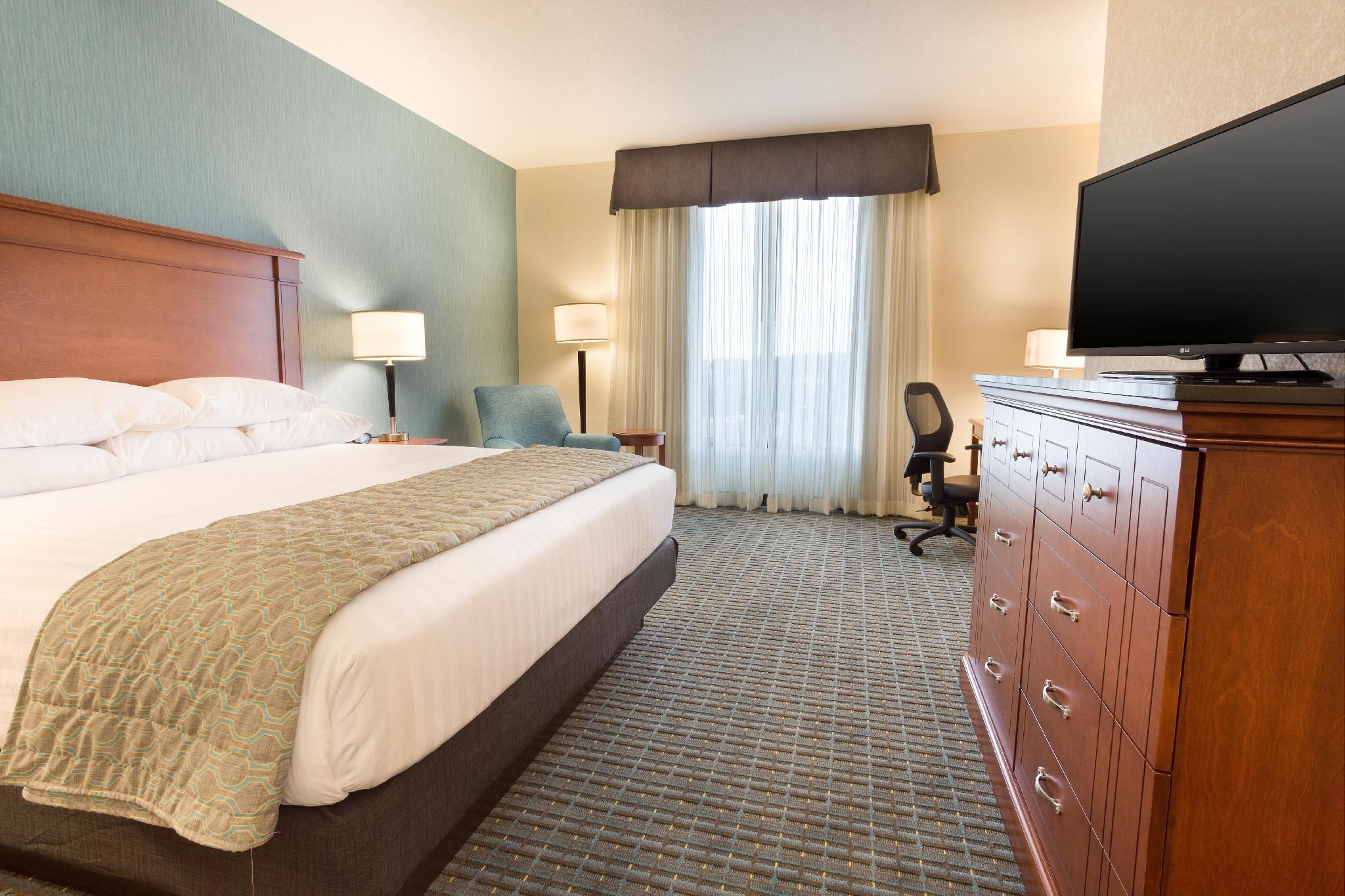 1 King Bed Suite, 2 Rooms with Sofa Sleeper, Hearing Accessible