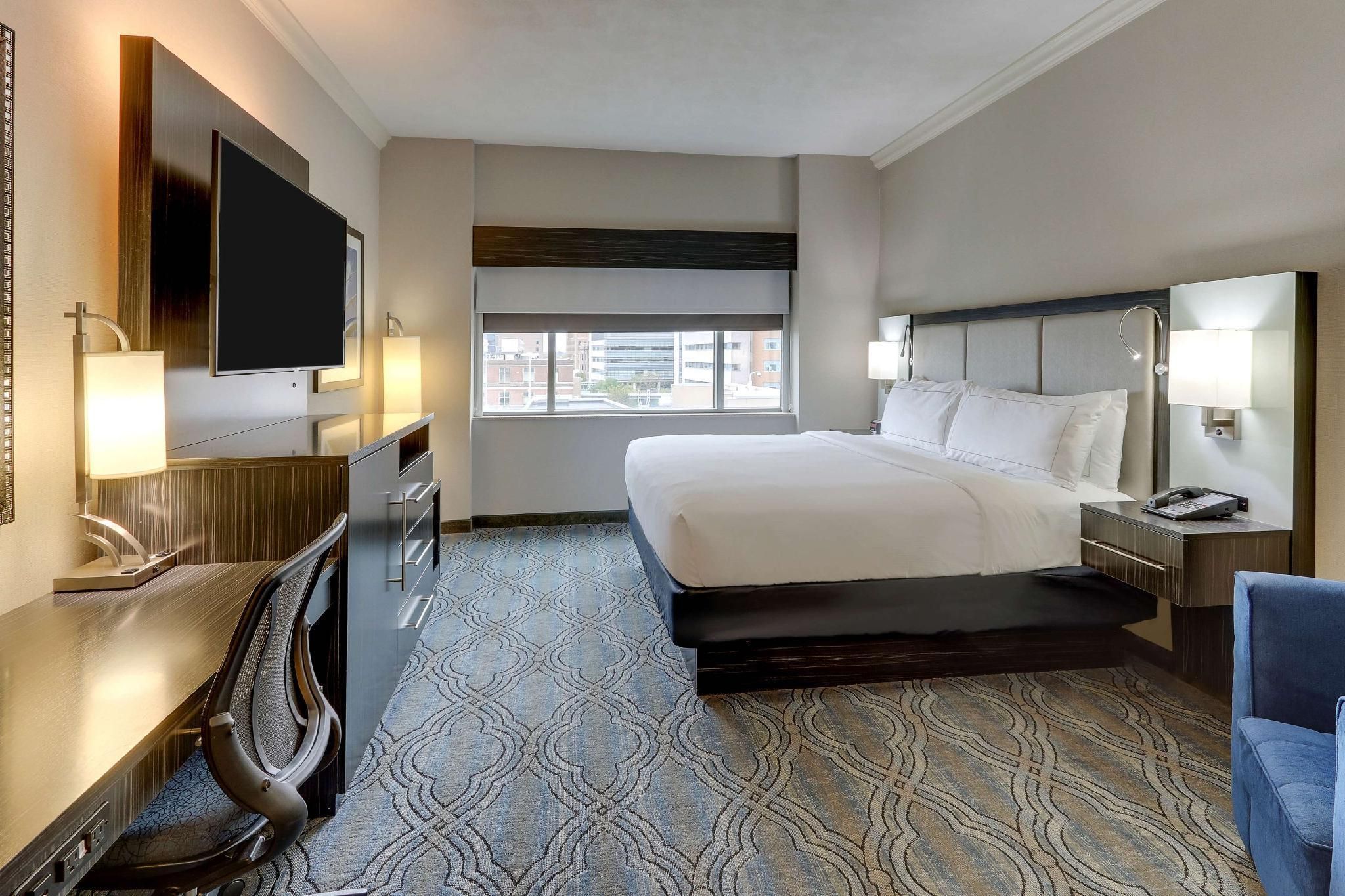 1 King Bed