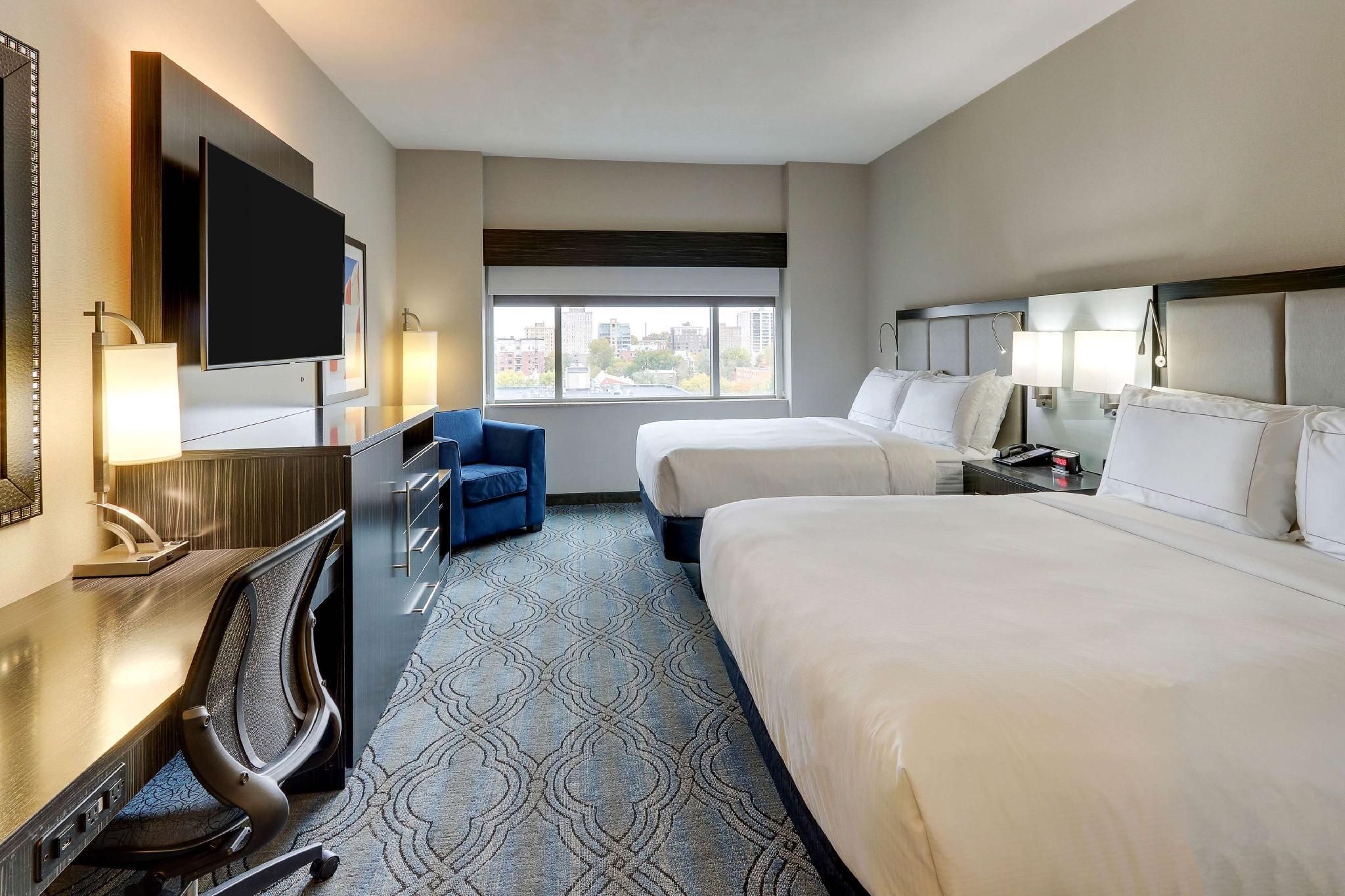 2 Queen Beds