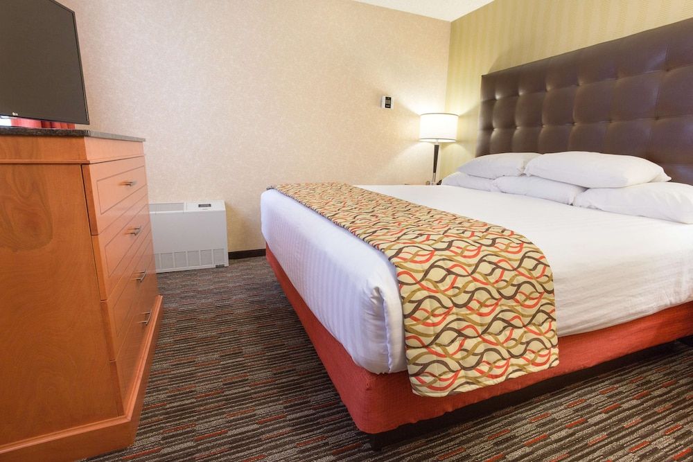Suite, 1 King Bed with Sofa bed (Sofa Sleeper, 2 Rooms)