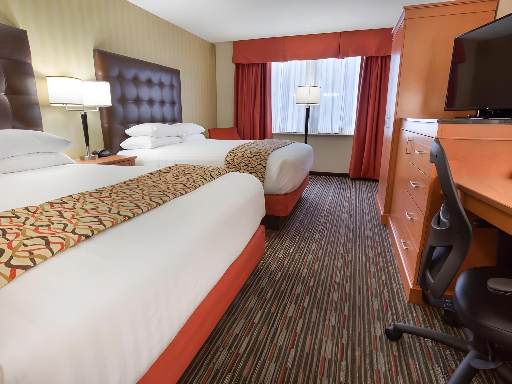 2 Queen Beds