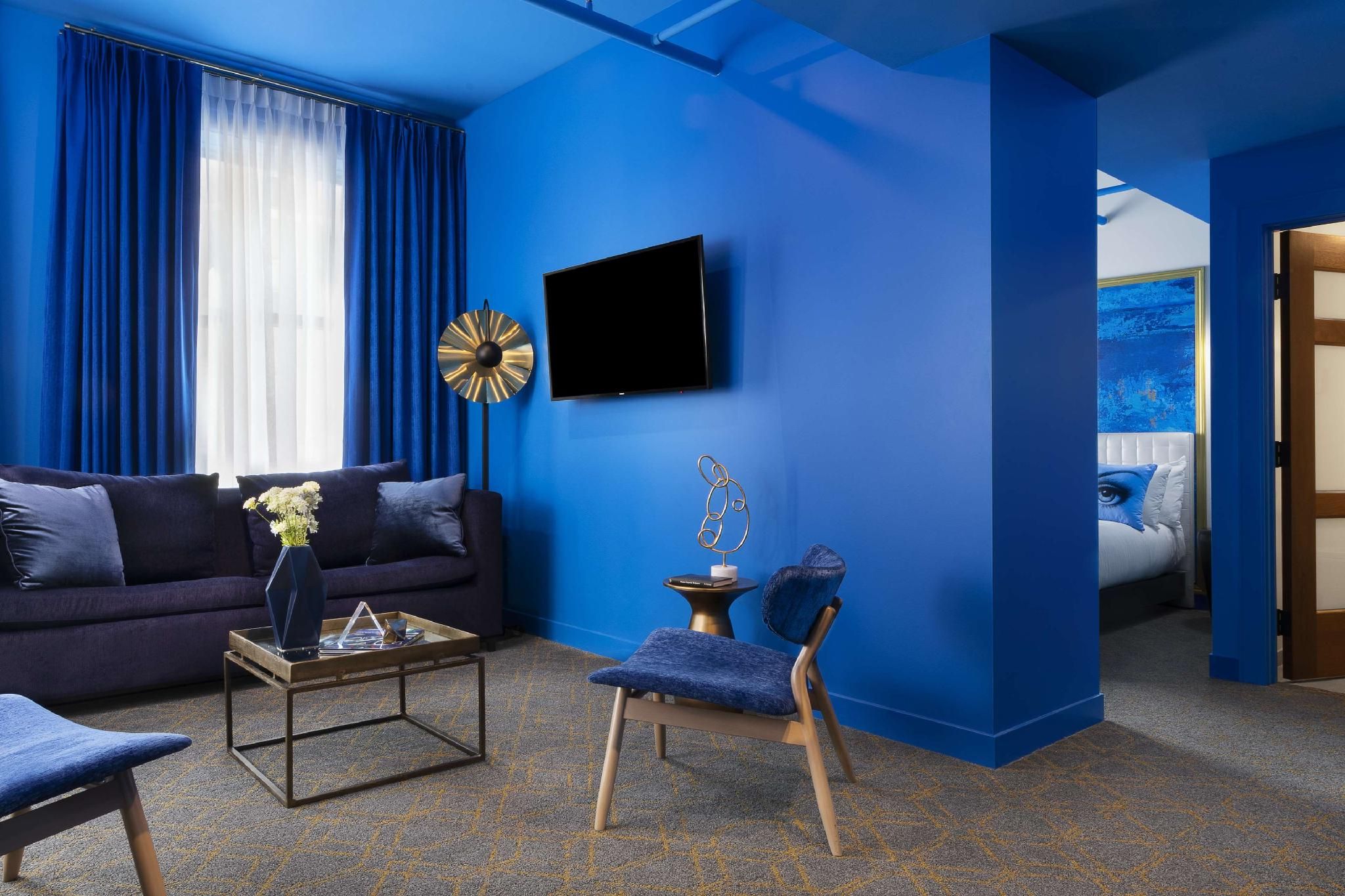 1 King 1 Bedroom Grand Suite With Kitchenette