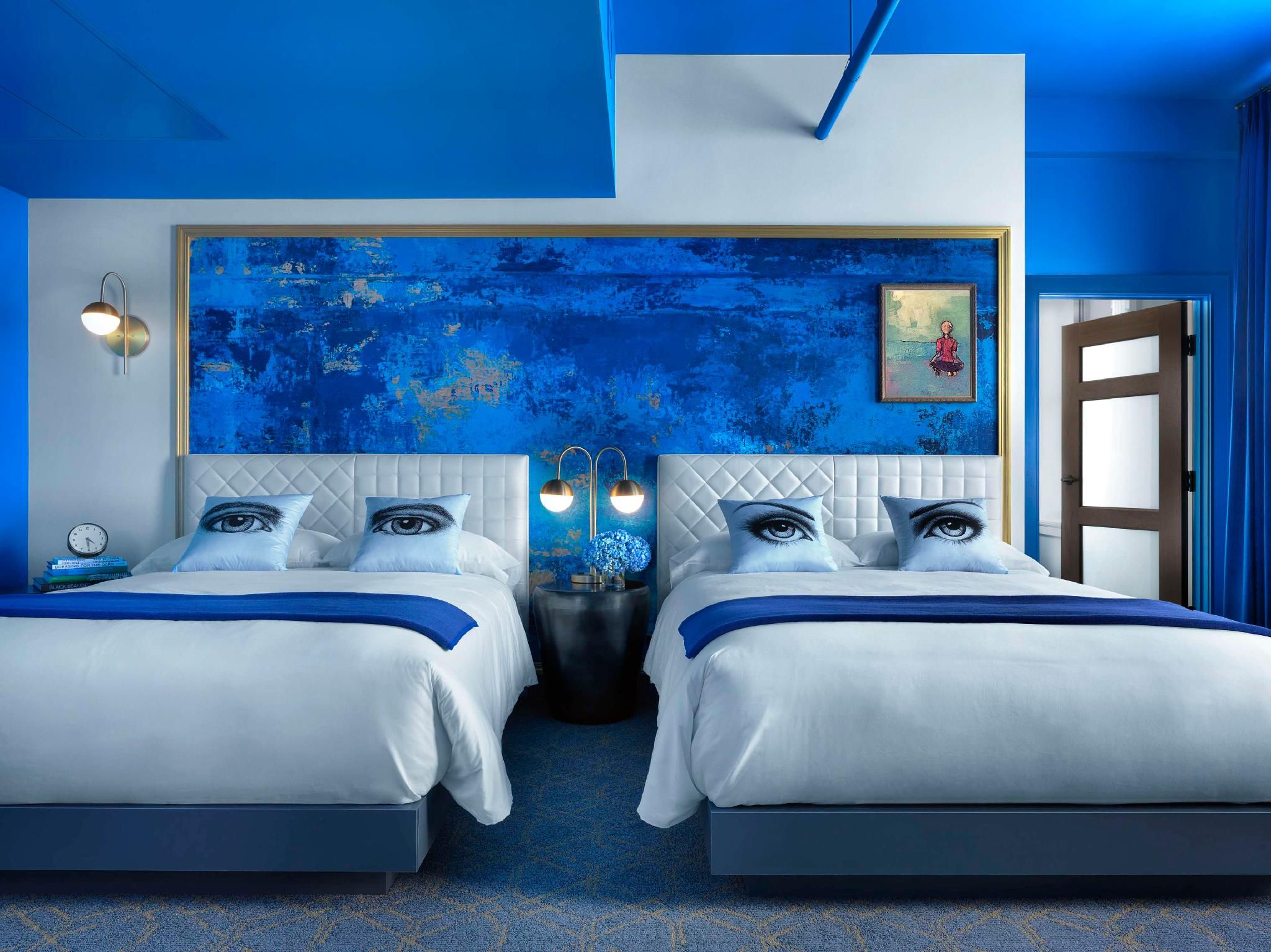 2 Queen Beds Larger Room