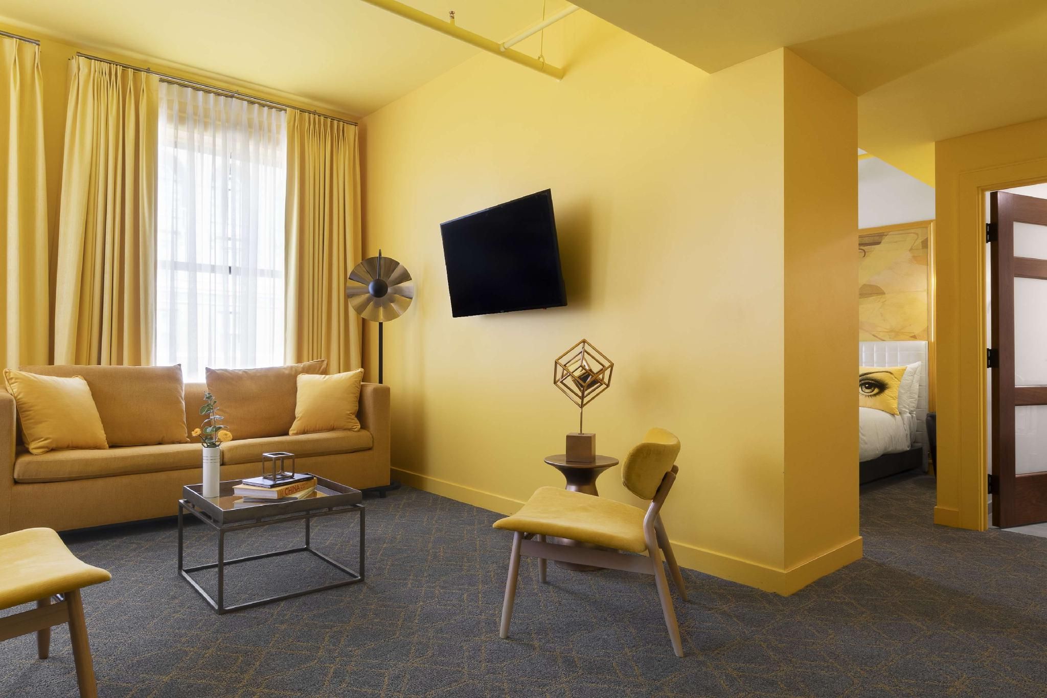 1 King 1 Bedroom Grand Suite With Kitchenette