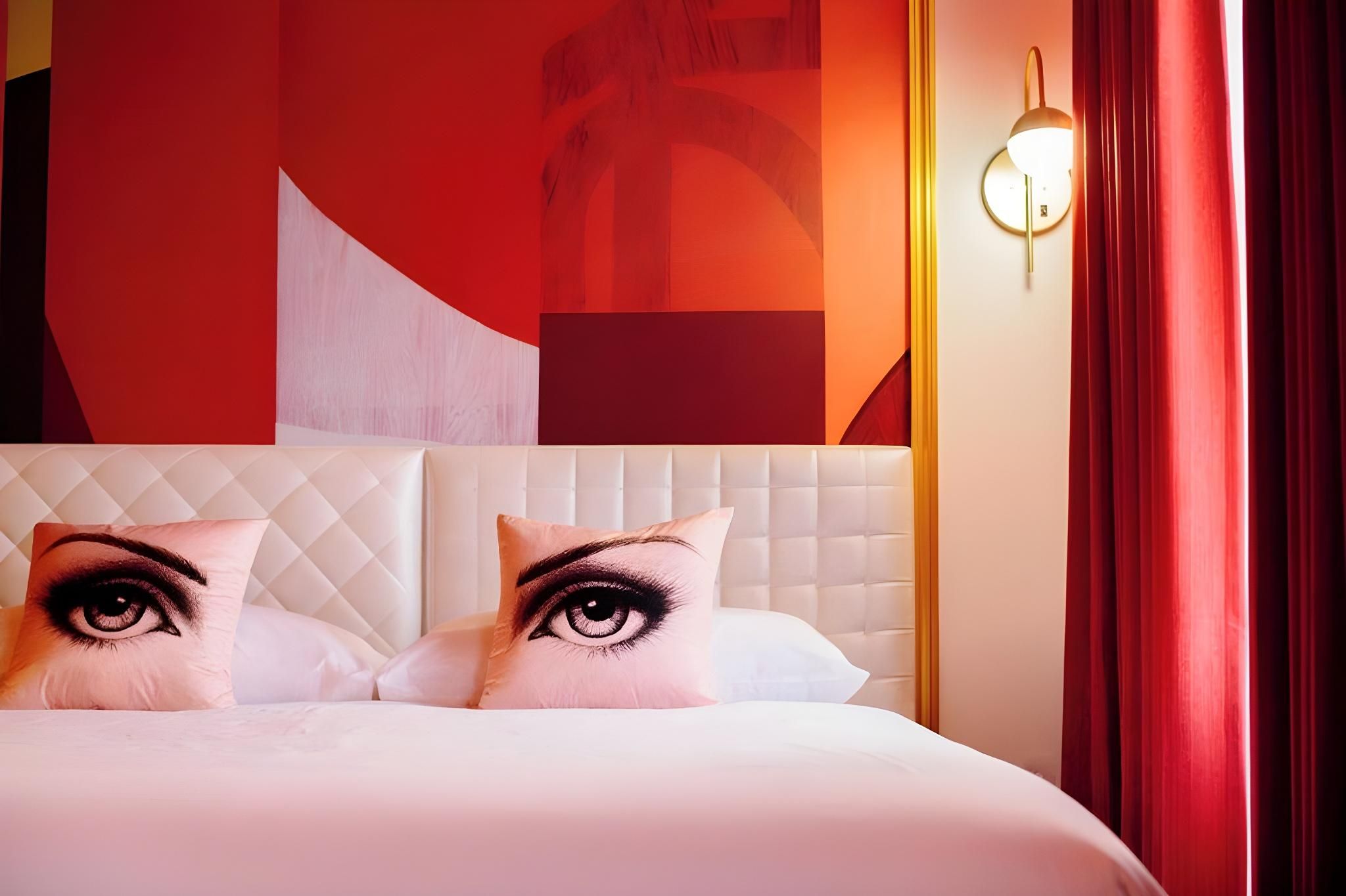 1 Queen Bed