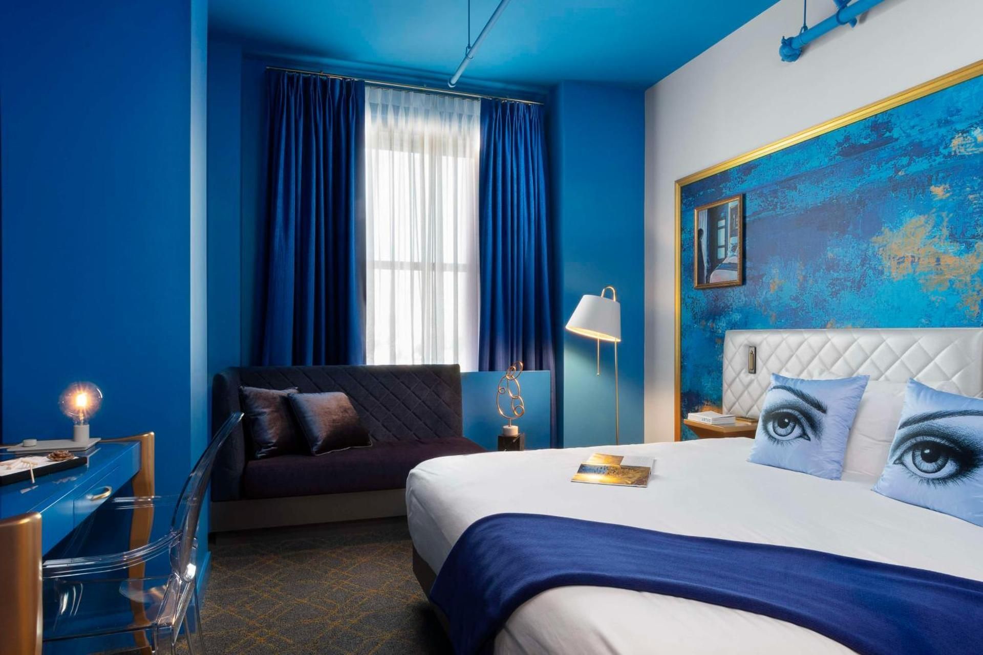 1 King Bed Cozy Room