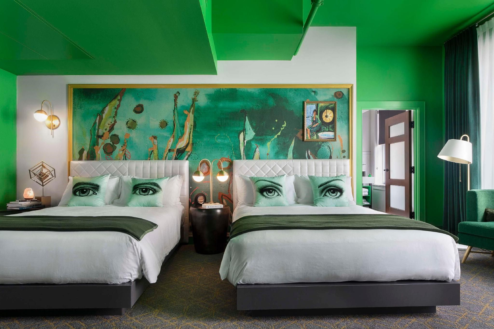 2 Queen Beds Larger Room