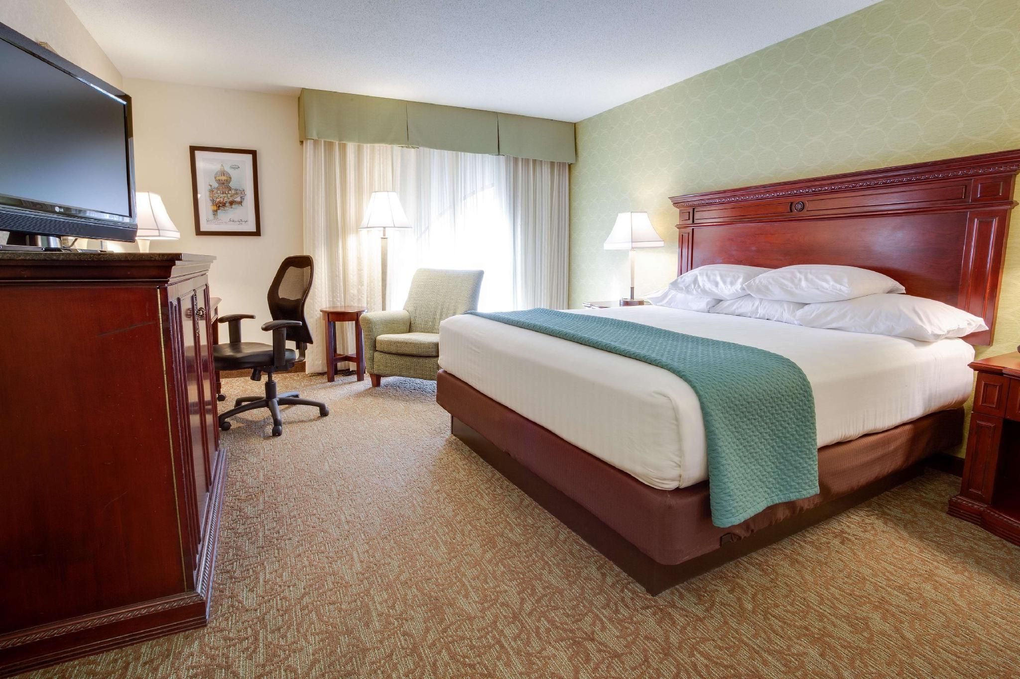 1 King Bed
