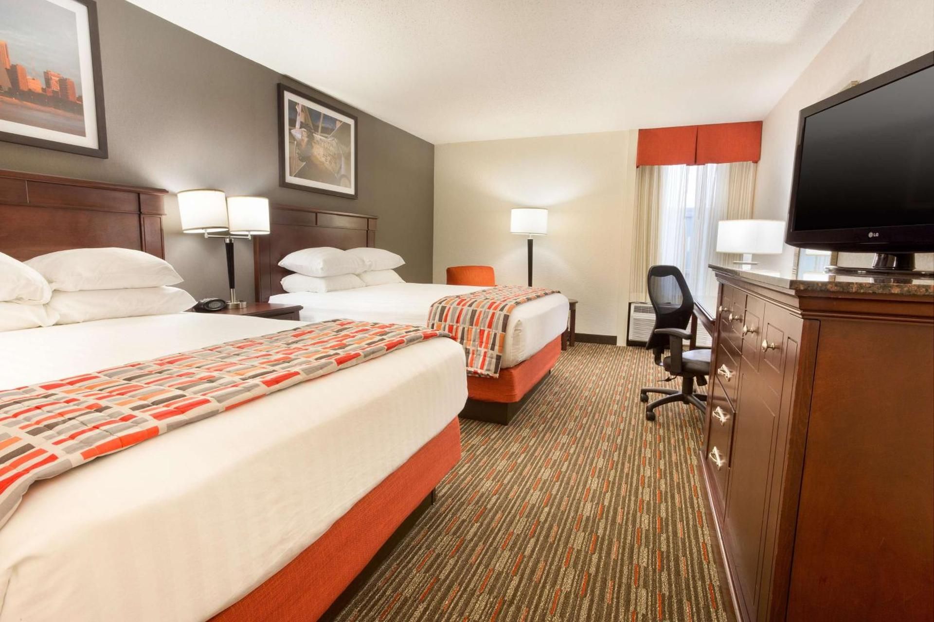 2 Queen Beds Upper Floor