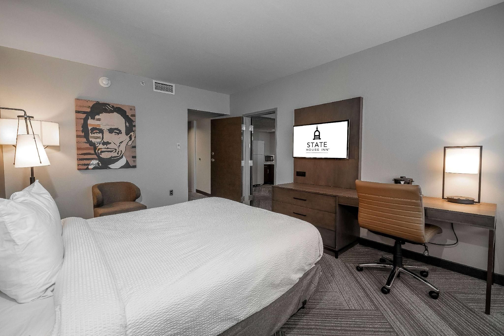 1 King Bed, Suite, Non-Smoking