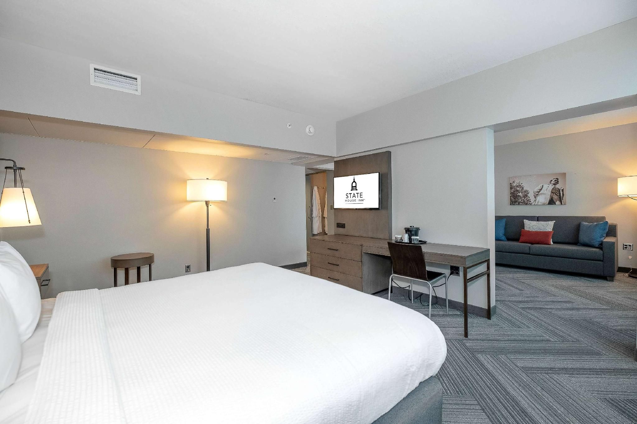 1 Queen Bed, Suite, Non-Smoking