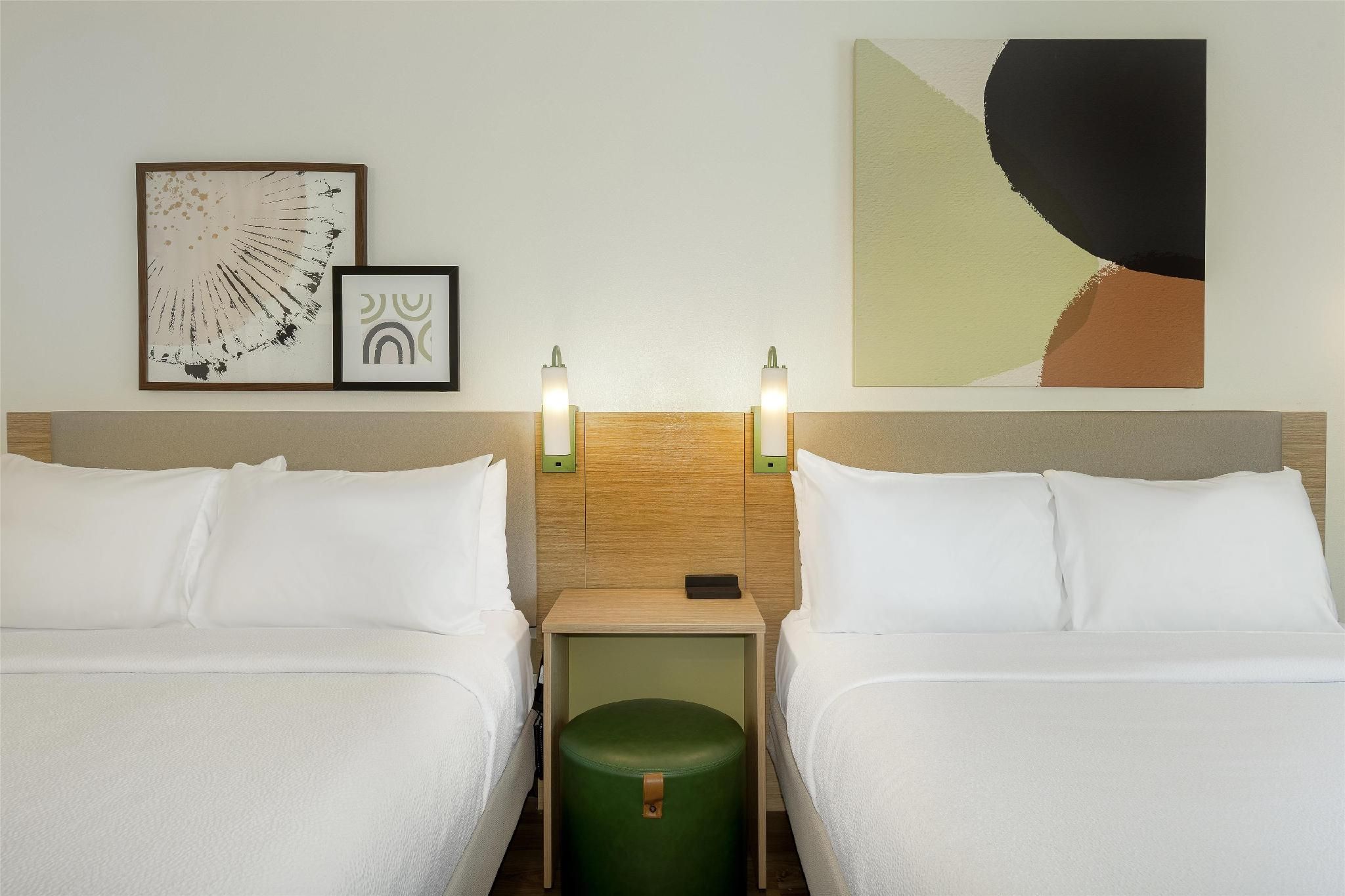 2 Queen Beds