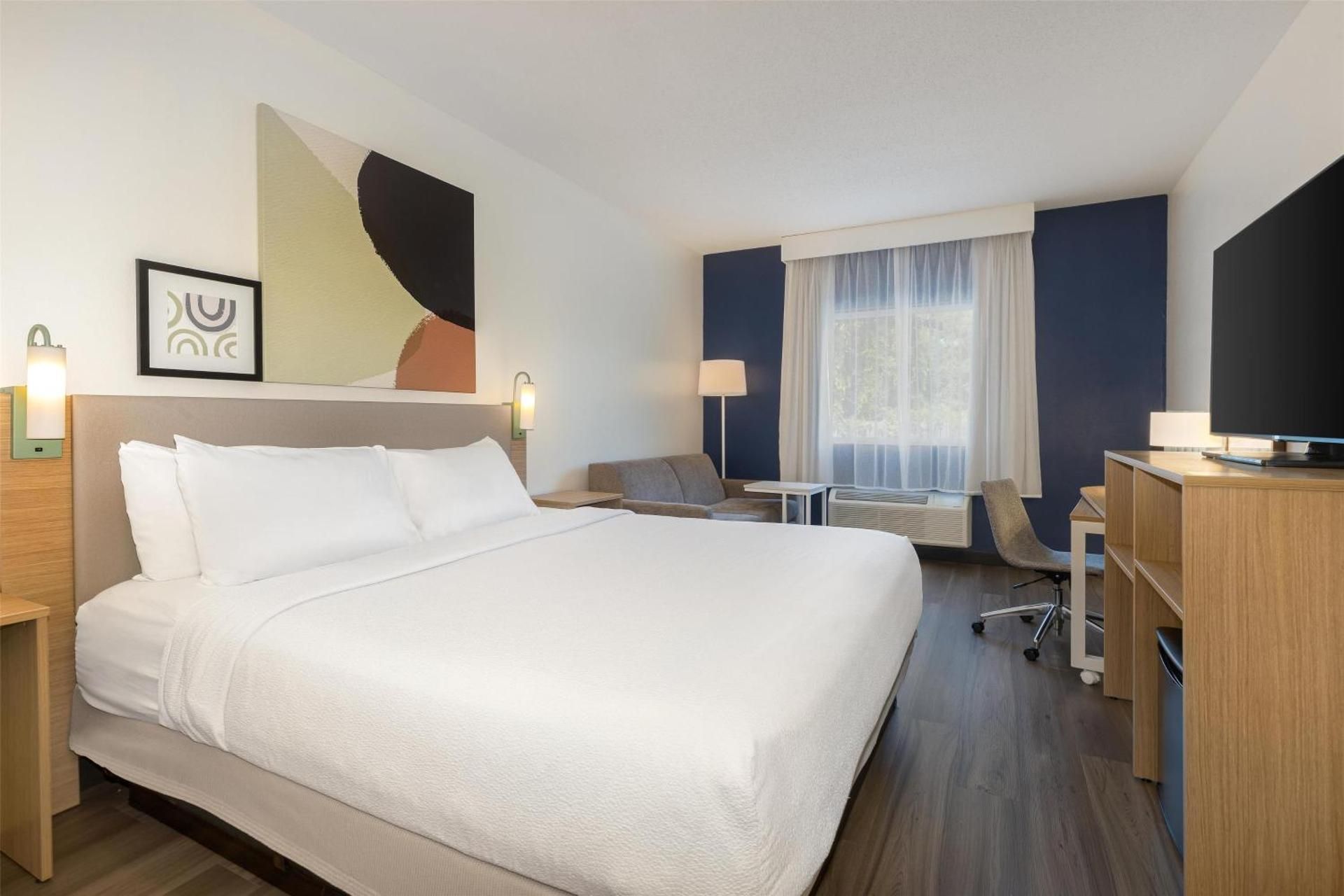 1 King Bed