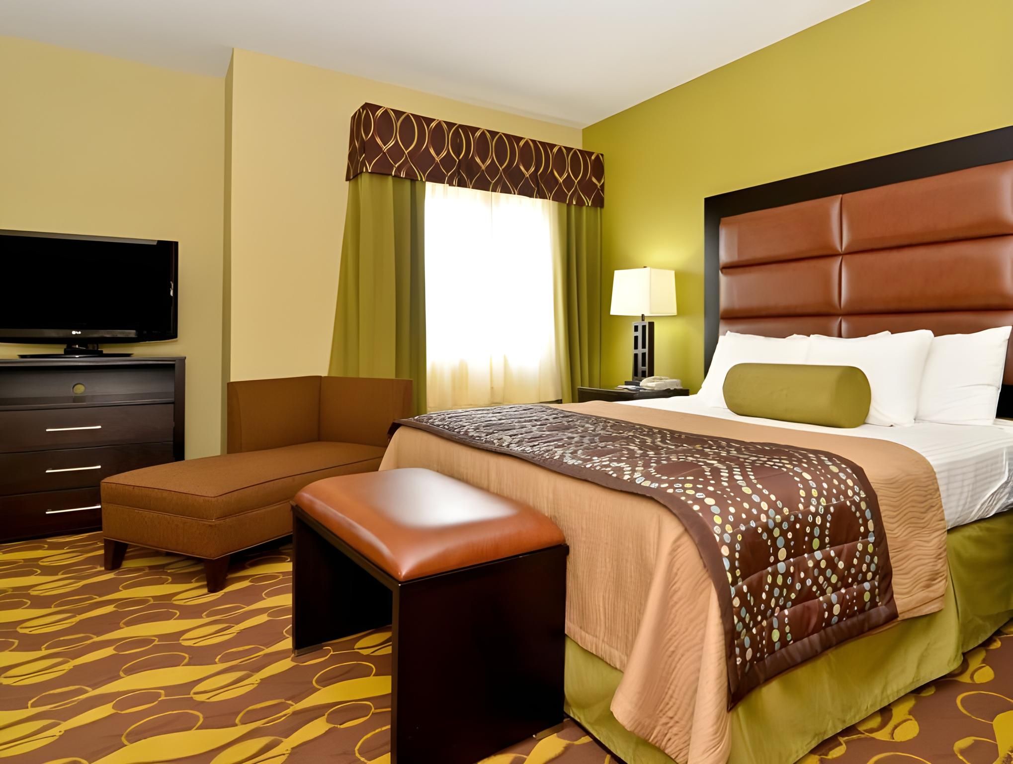 King Room with Balcony - Non-Smoking