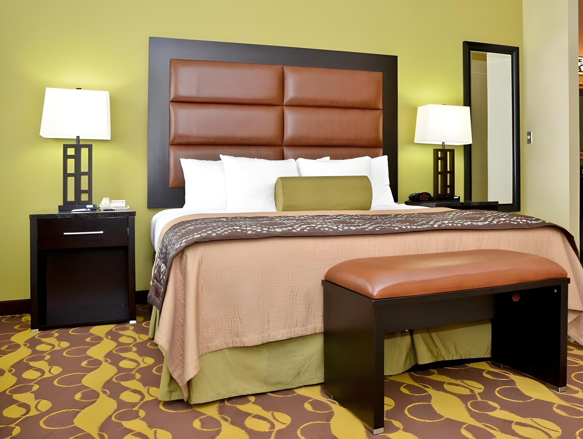 King Suite with Spa Bath - Non-Smoking