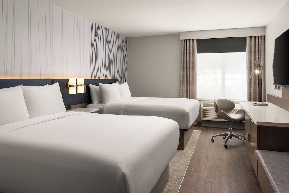 Room, 2 Queen Beds, Accessible (Mobility, Roll-In Shower)