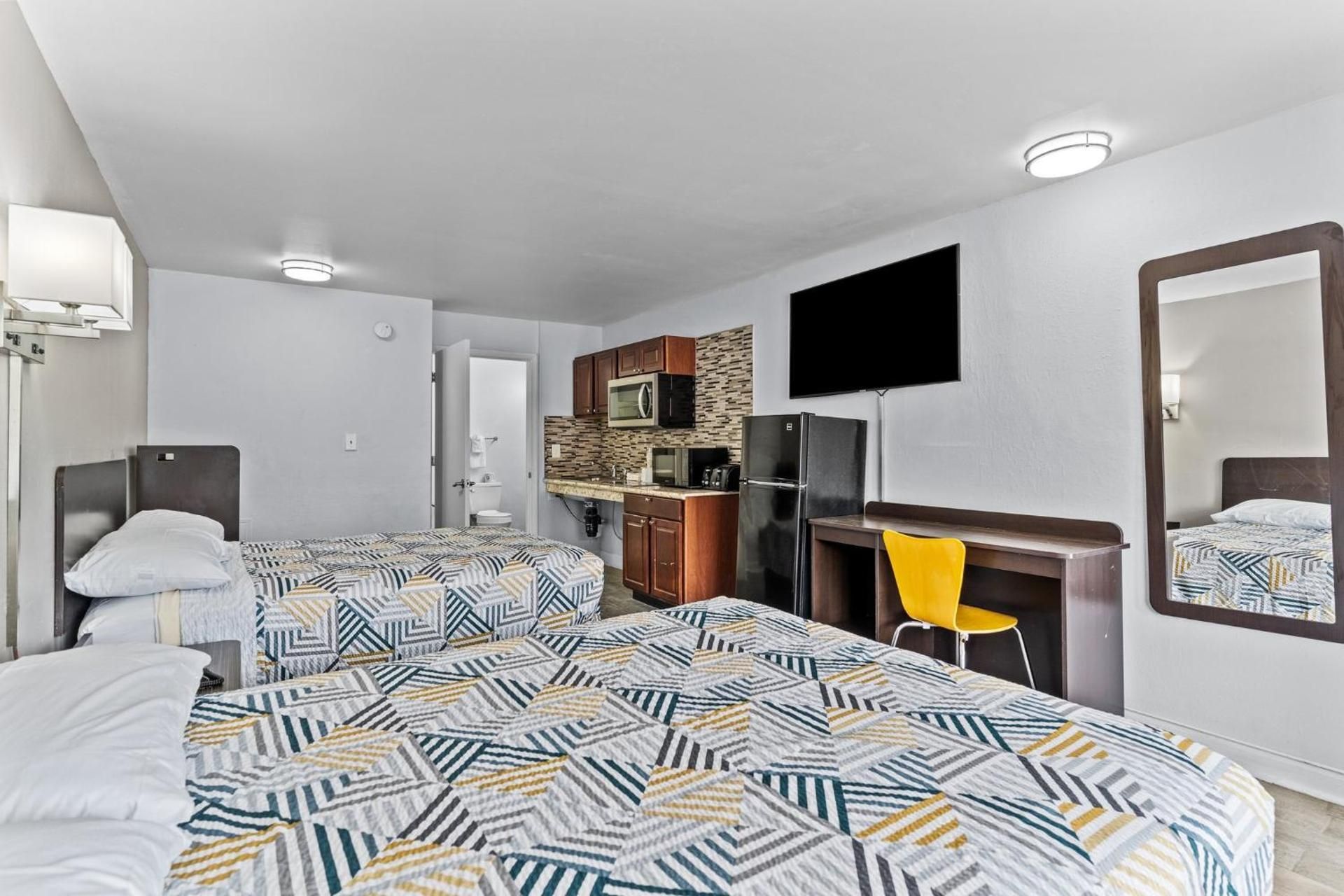 Queen Room with Two Queen Beds - Disability Access - Roll In Shower