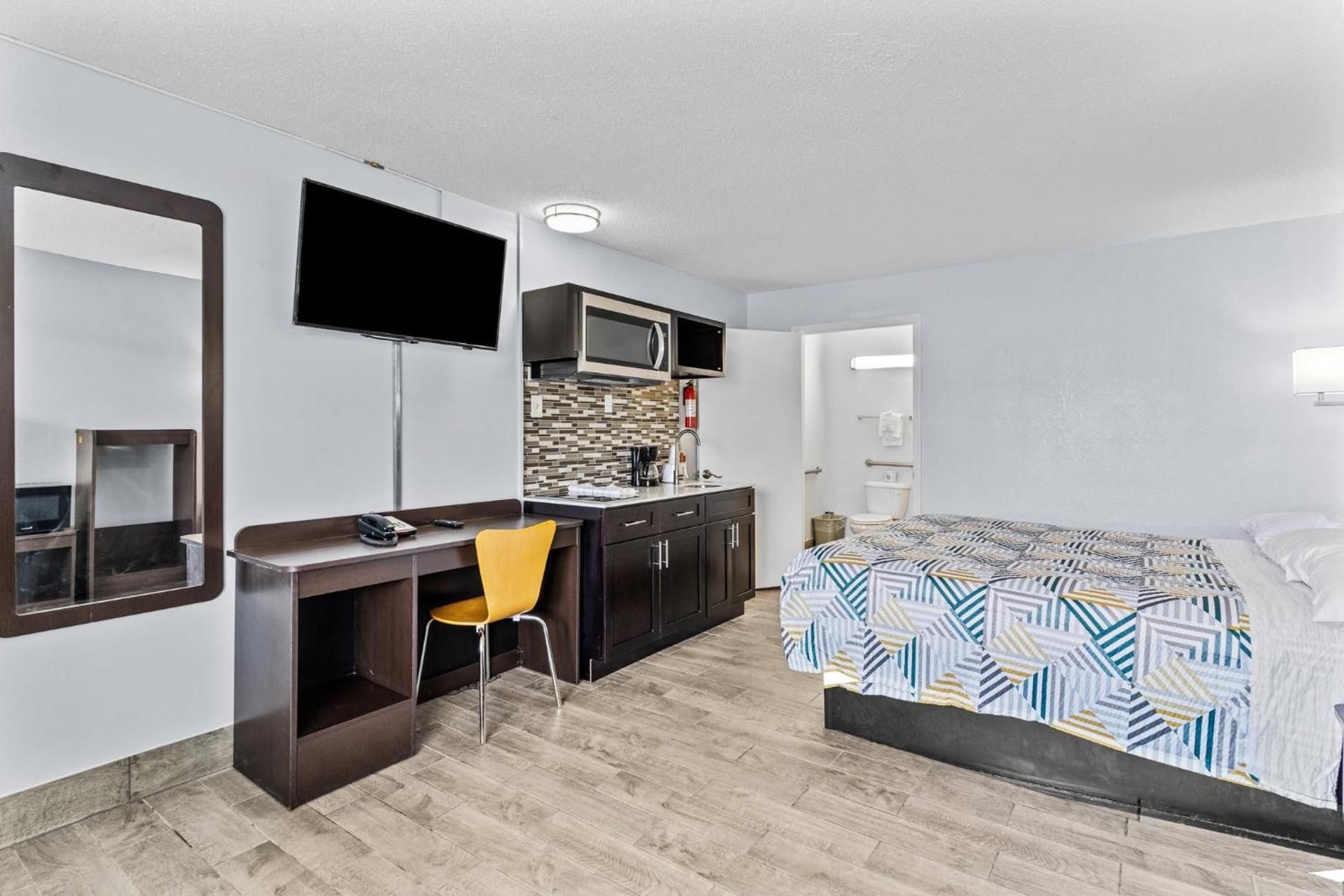 King Room - Disability Access - Non-Smoking