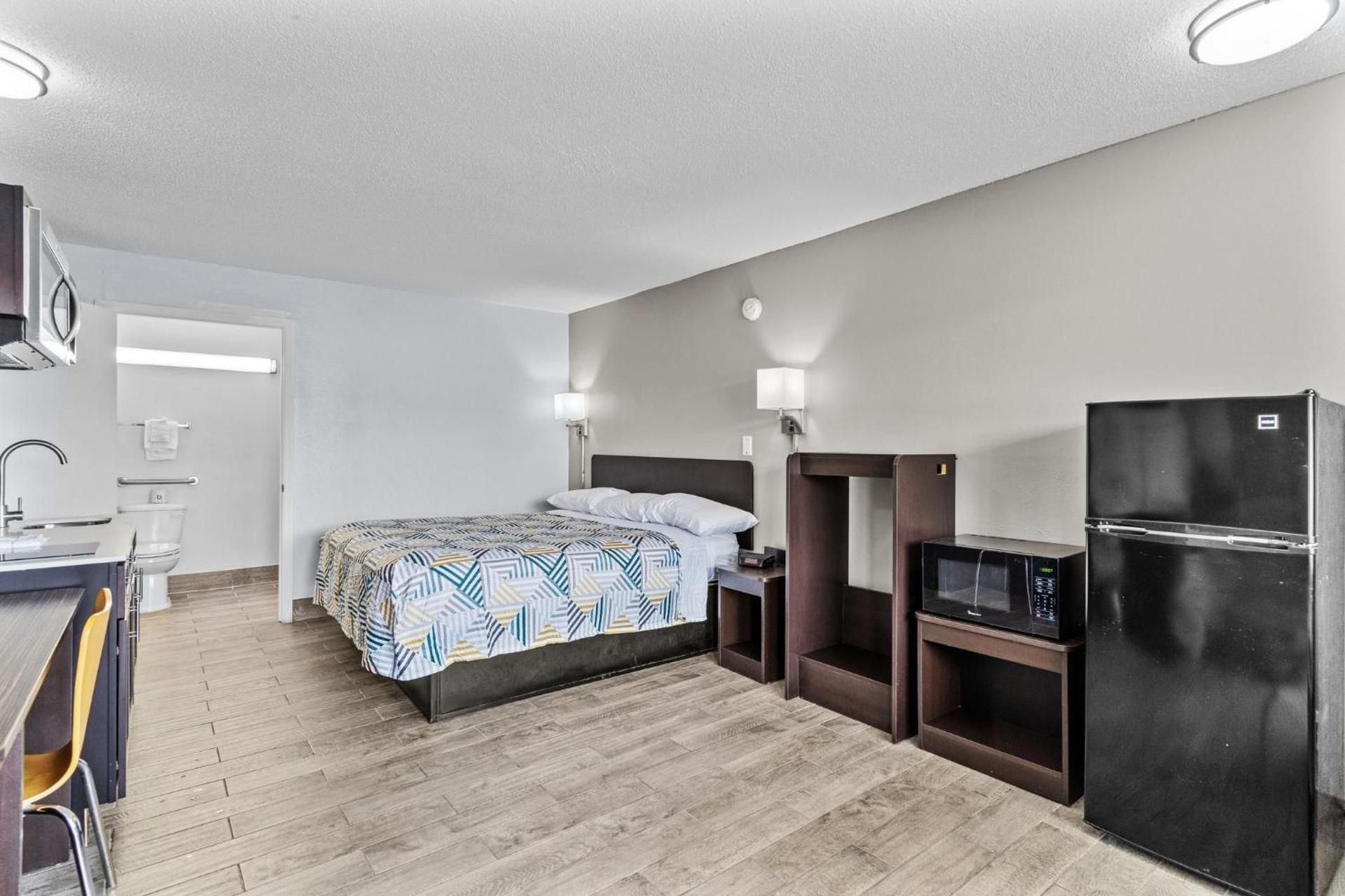 King Room - Disability Access - Non-Smoking