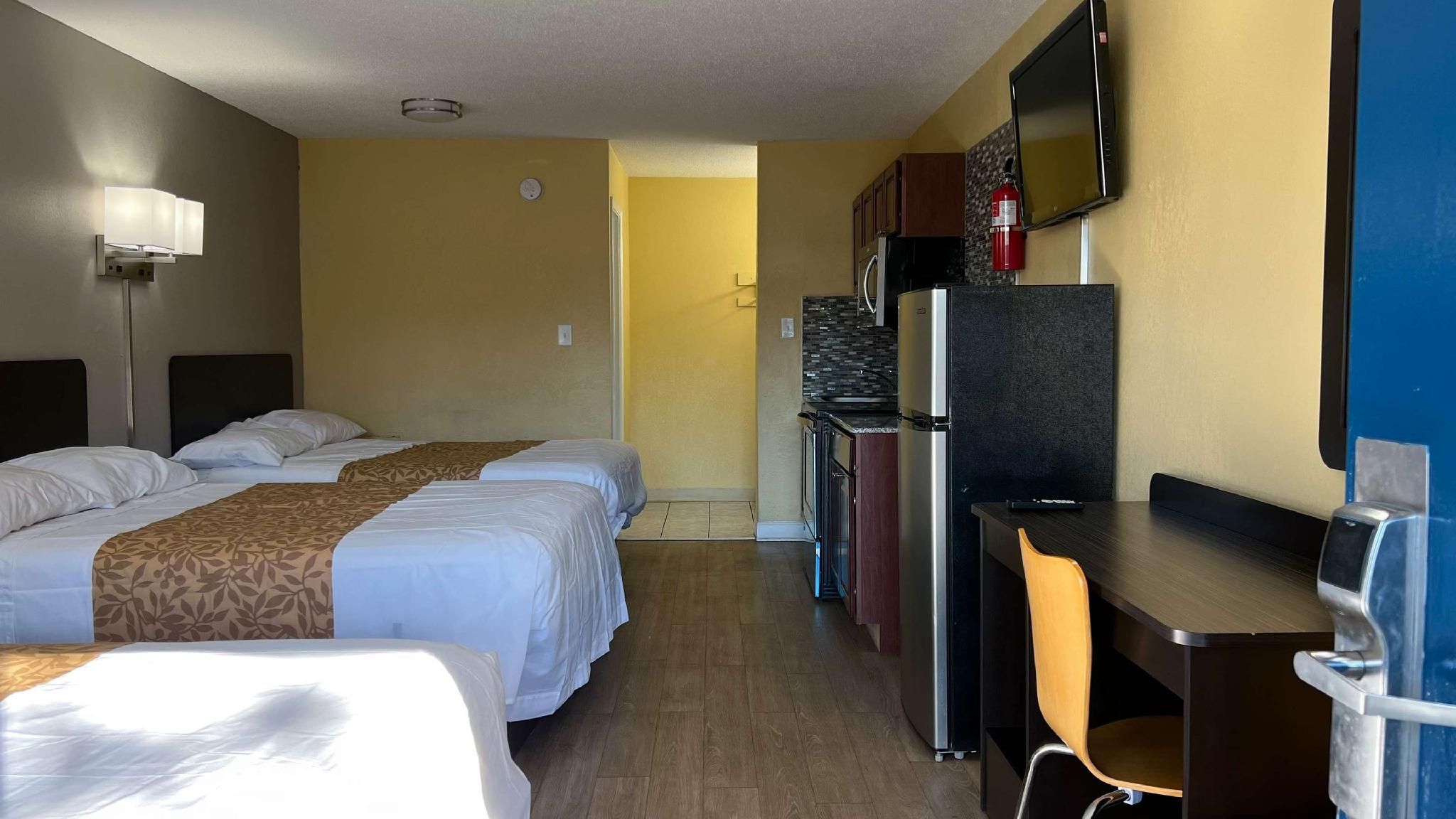 3 Queen Beds | Non-Smoking, Kitchen