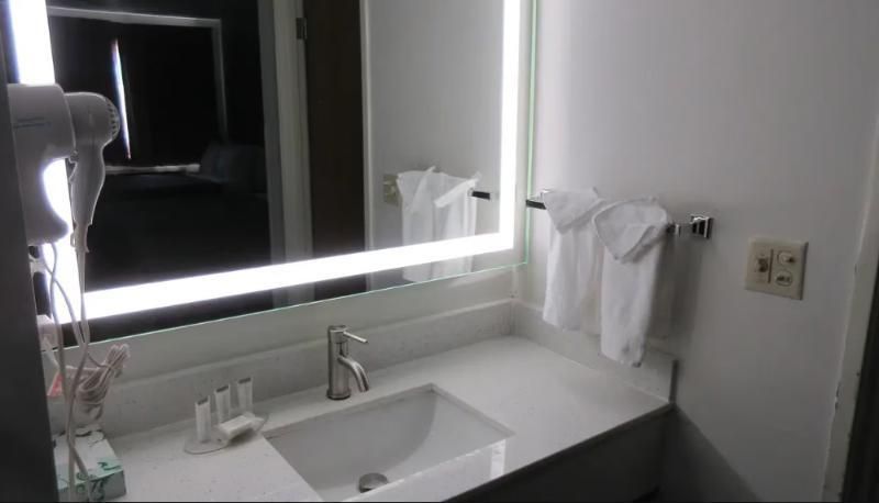 1 King Bed, Nonsmoking