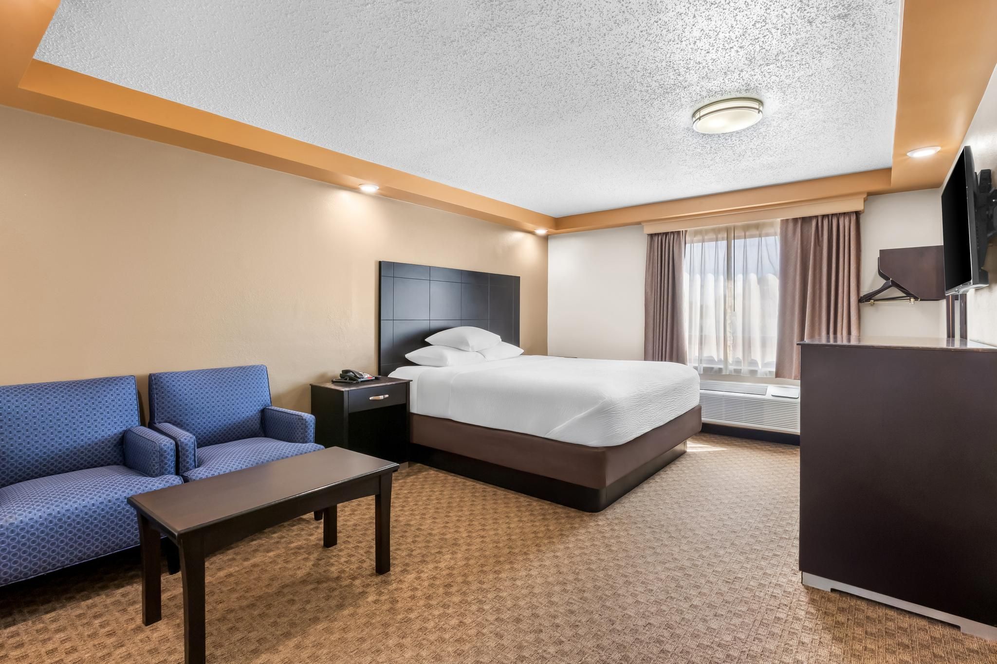1 King Bed, Nonsmoking, Accessible