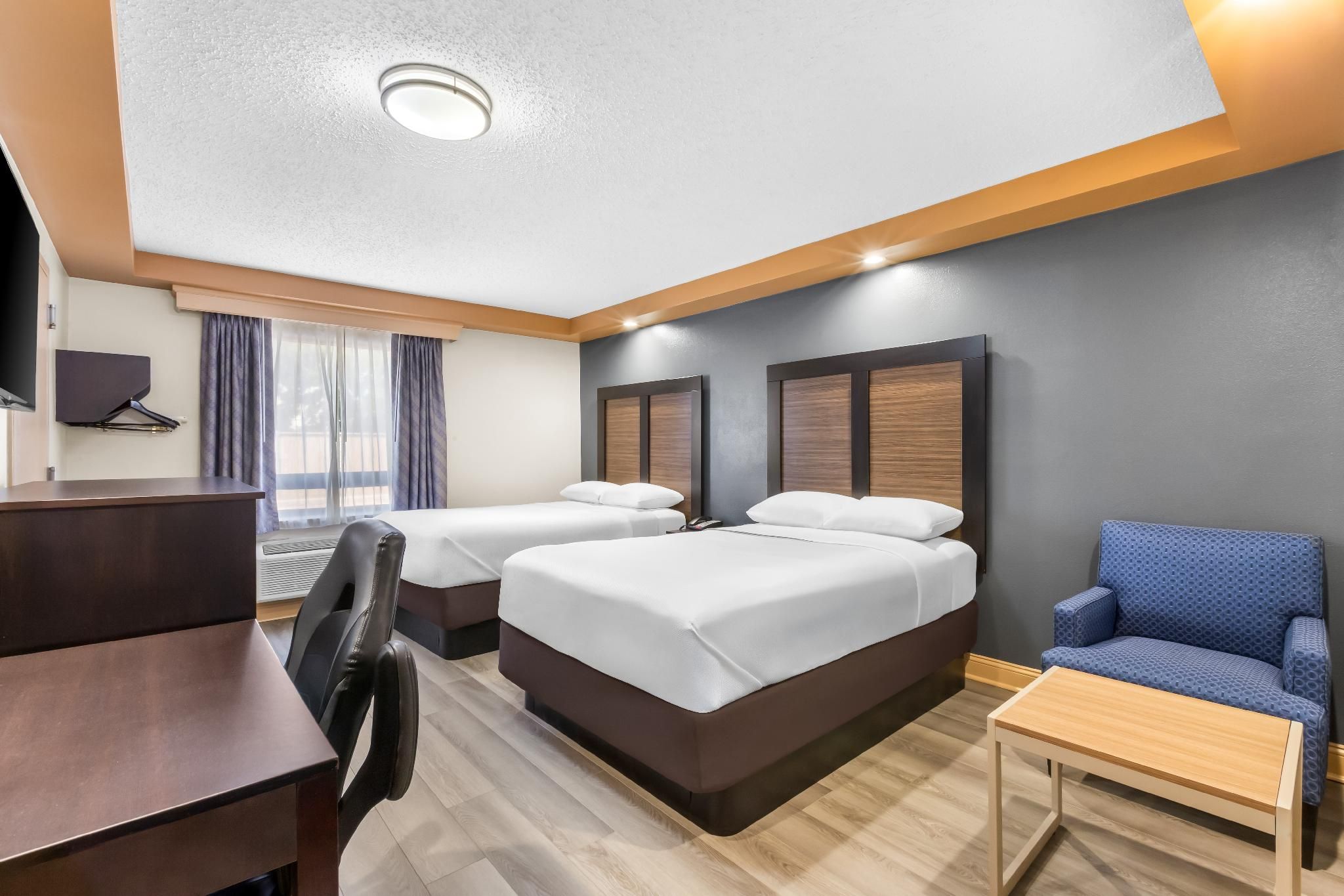 2 Double Beds, Nonsmoking, Accessible